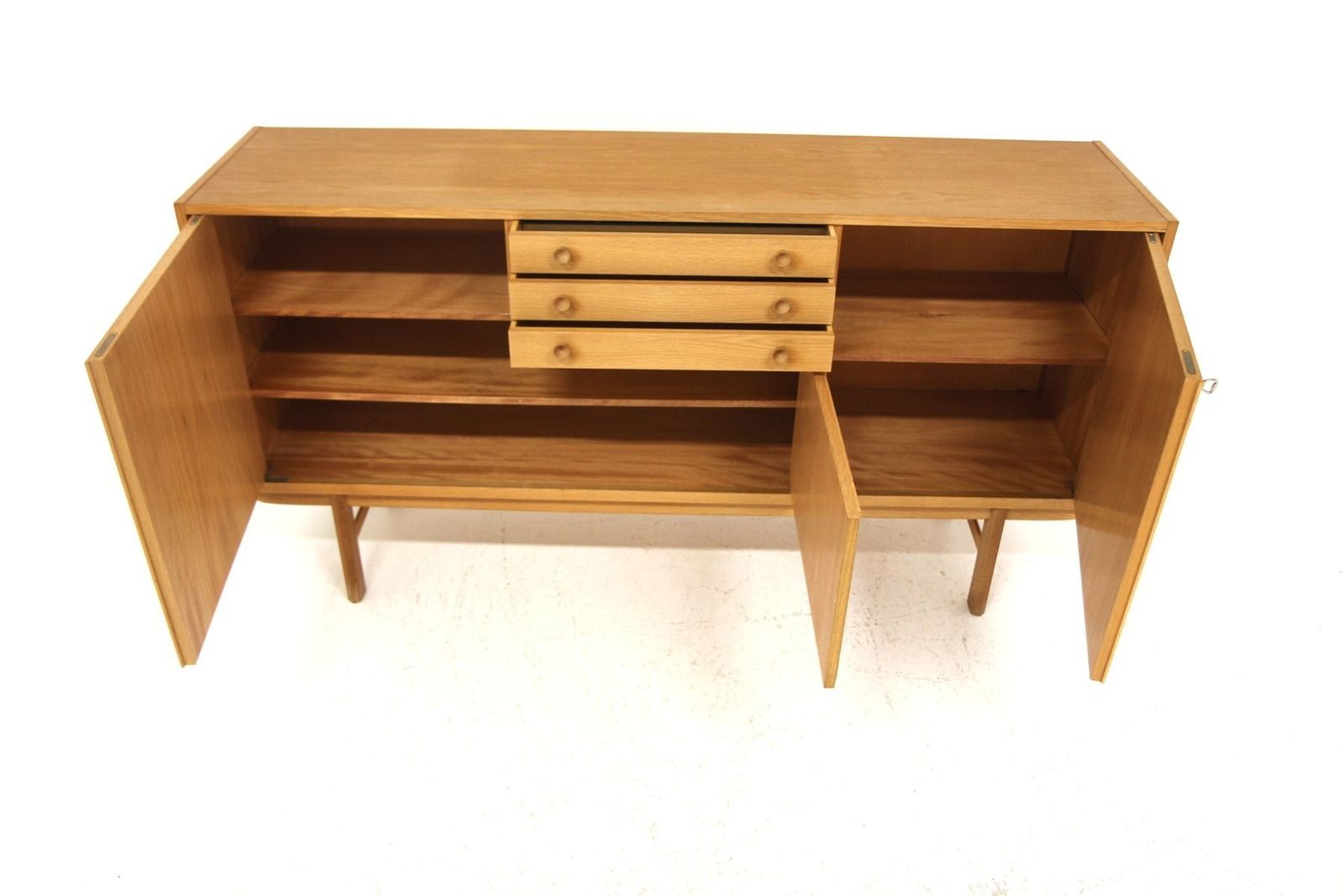 Buffet scandinave en chêne, Suède, 1960 photo Mobilier