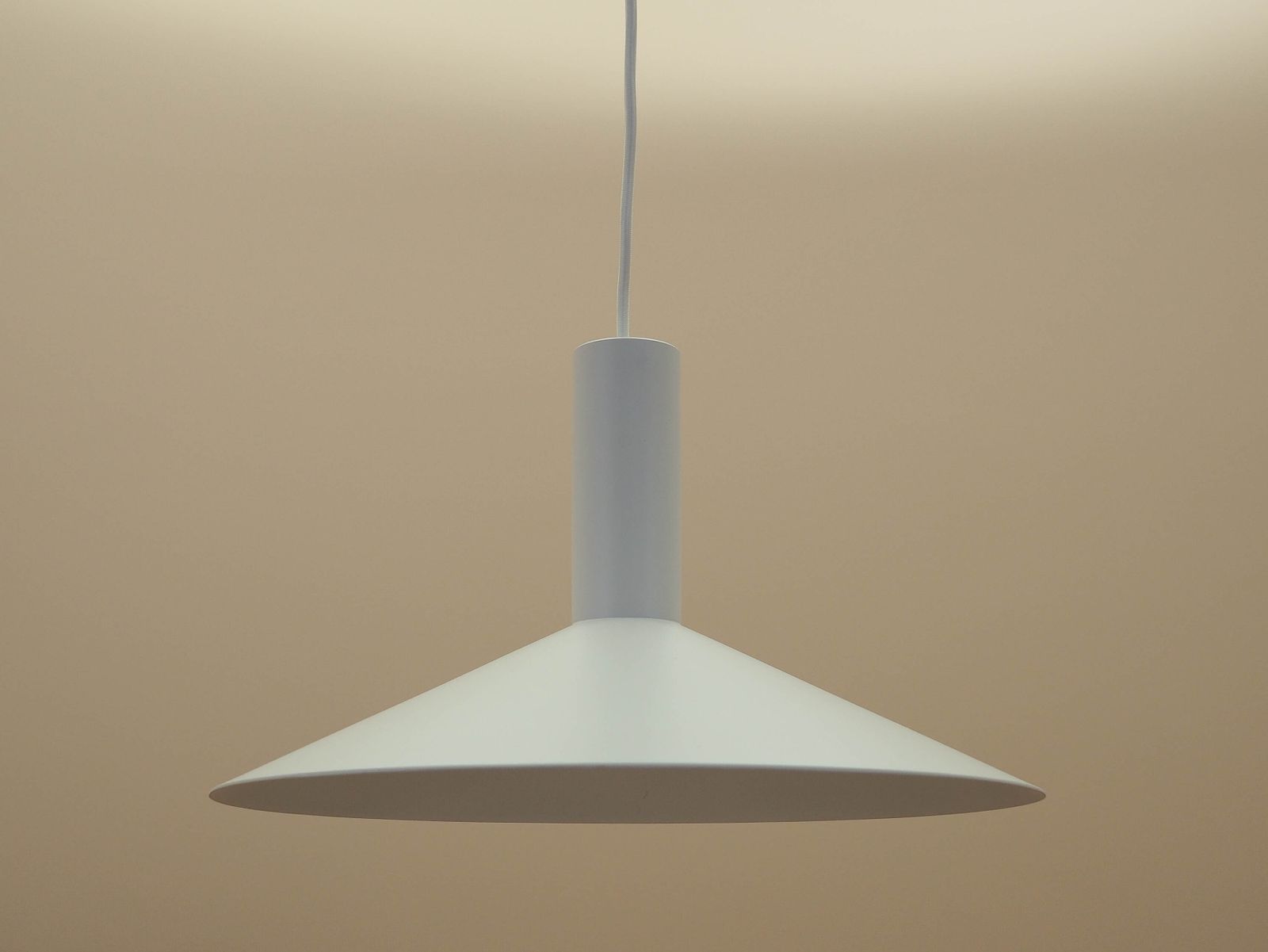 Deense Hanglamp in Wit Metaal, Conische Kap in Scandinavische Ontwerptraditie, jaren 2000 photo for sale