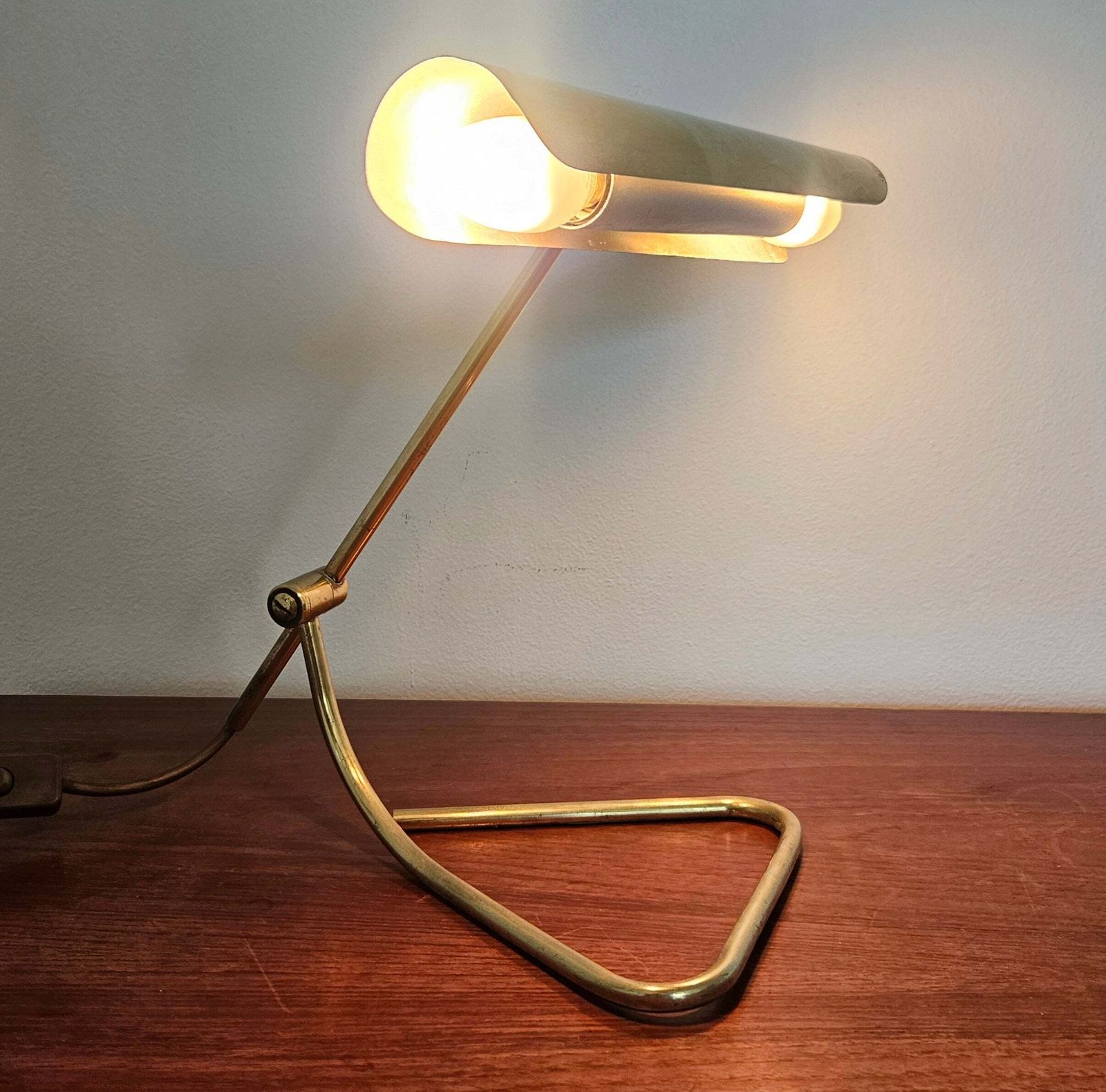 photo furniture Zeldzame Mid-Century Messing Tafel- of Bureaulamp Omi, Kantoor of Bank, Duitsland, jaren 1970