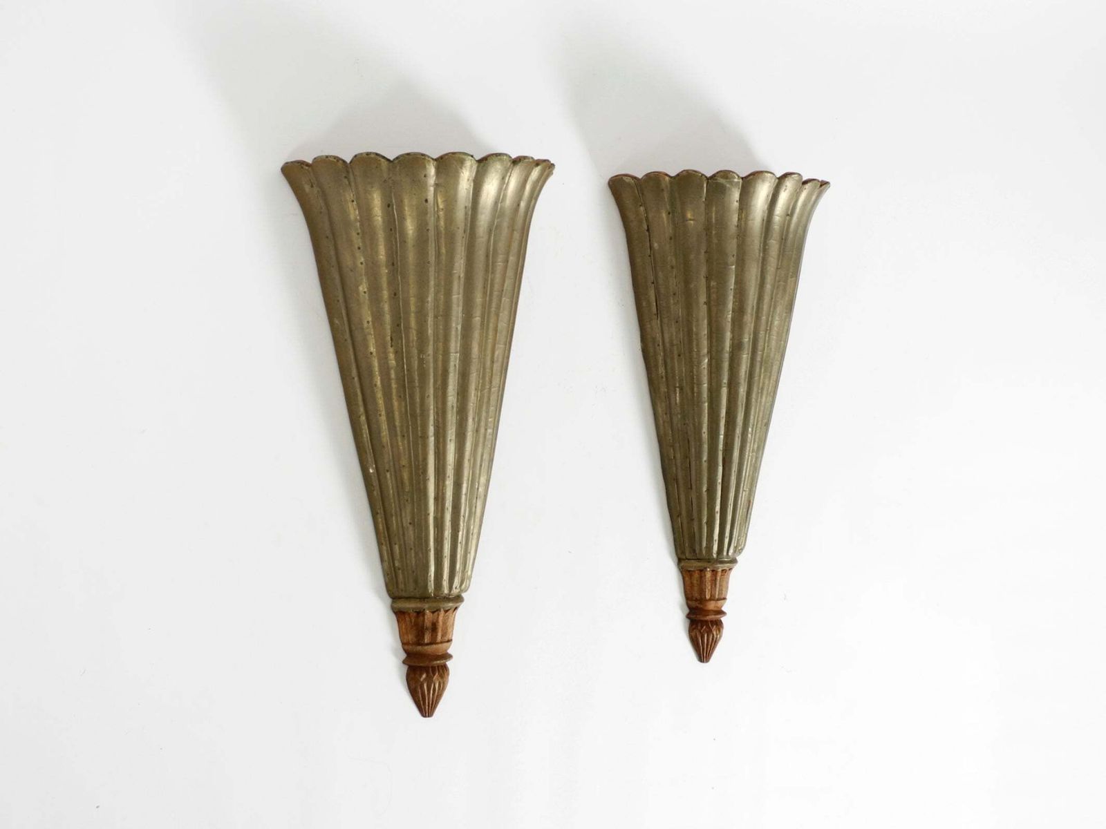 Paar zeldzame grote wandlampen uit de jaren 1950 van hout bekleed met aluminium photo furniture