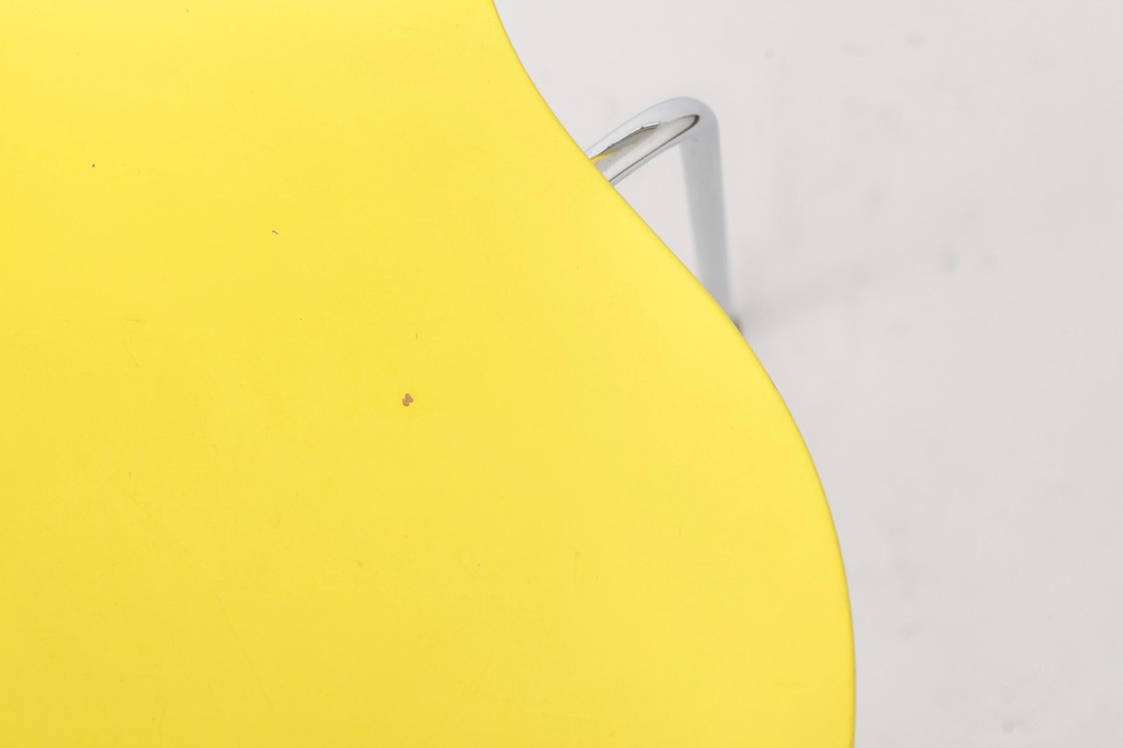 Arne Jacobsen Series 7 Chair Model 3107 | Yellow Fritz Hansen Dining Chair | Danish Design Classic, 1990s photo furniture