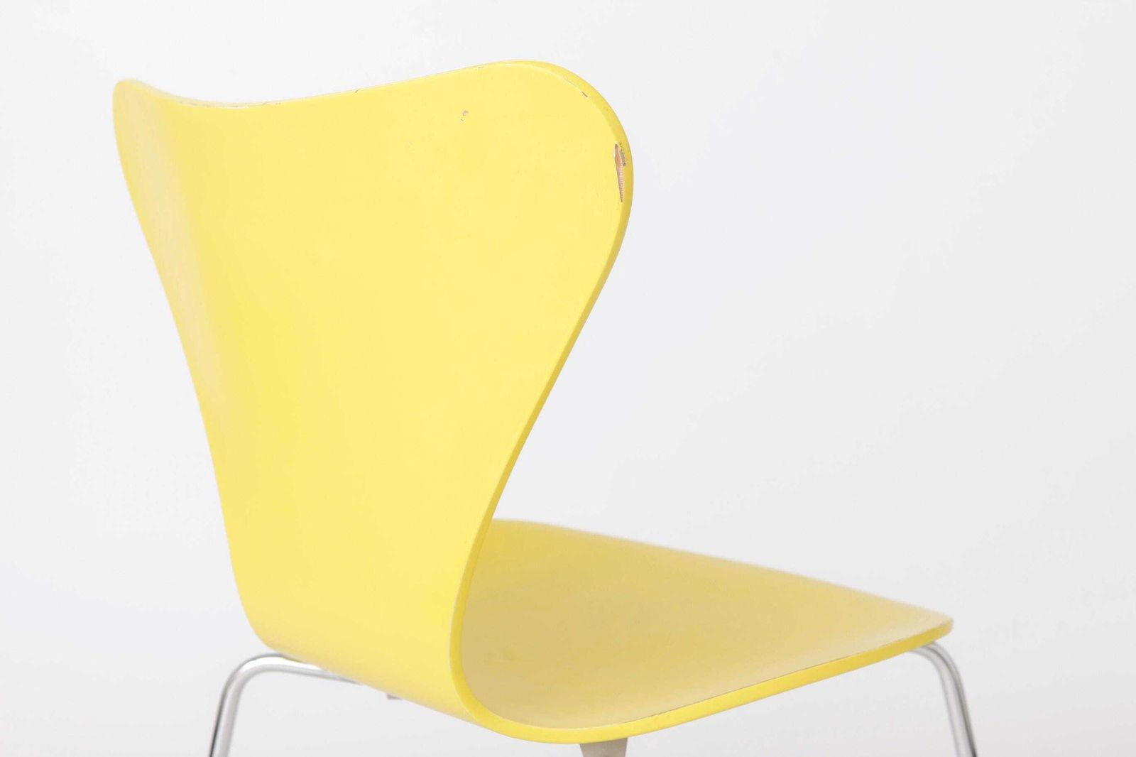 Arne Jacobsen Series 7 Chair Model 3107 | Yellow Fritz Hansen Dining Chair | Danish Design Classic, 1990s photo vinterior