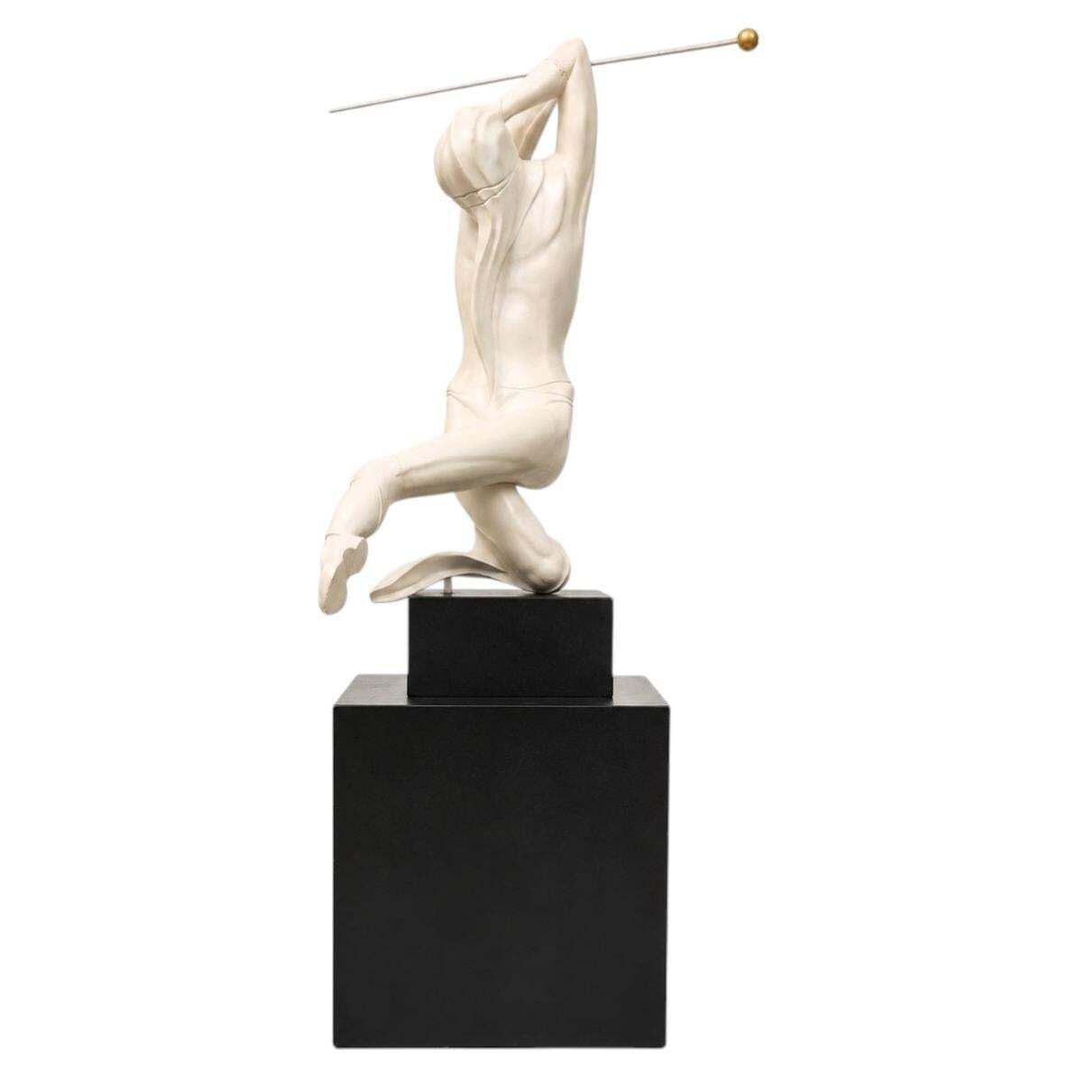 Pietro Ceoldo "Politicante," Italiaans hedendaags sculptuur in wit gelakt hout