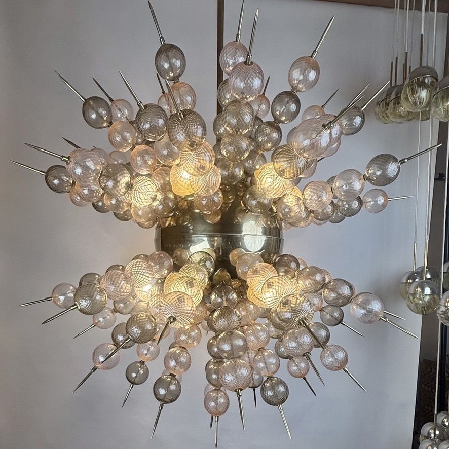 Messing en balloton Murano glas sputnik kroonluchter, eind 20e eeuw photo for sale