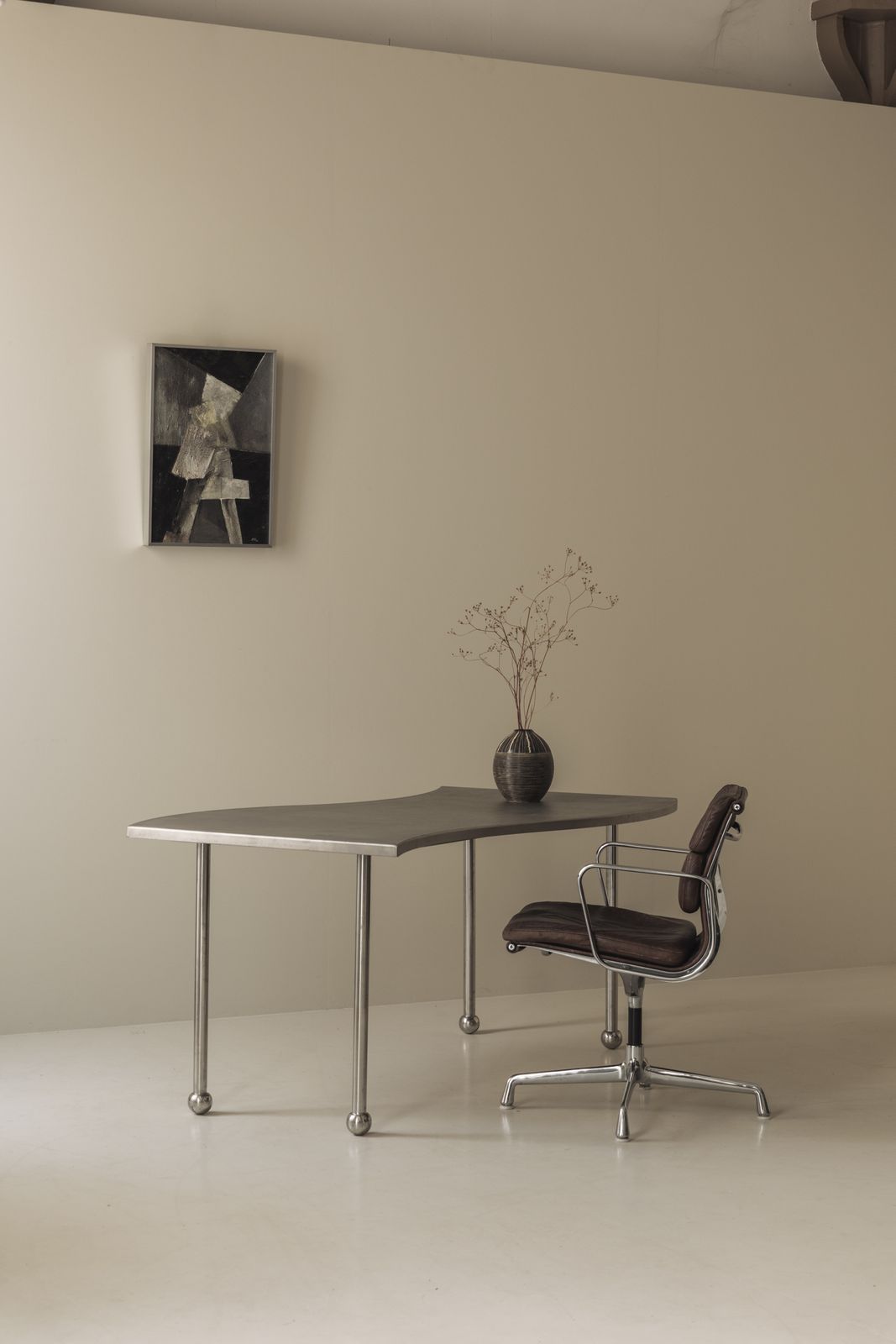 Meubels Postmodern stalen tafel met vrije vorm, Frankrijk ca. jaren 1980 photo