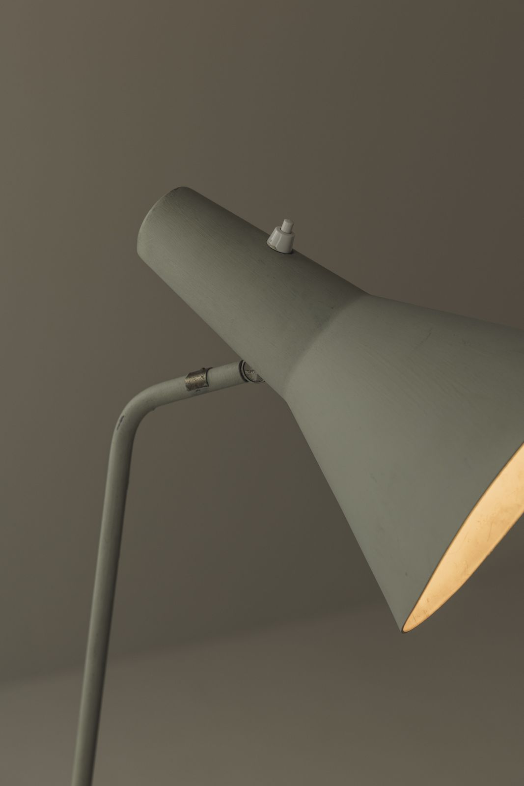 Sculpturale vloerlamp, model E1770, van Svend Aage Holm Sørensen voor Asea, ca. jaren 1950 photo vinterior