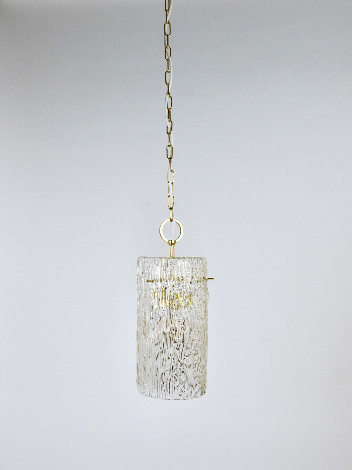 photo vintage J.T. Kalmar Vienna Mid-Century Getextureerd Glas Buis Messing Hanglamp, Oostenrijk