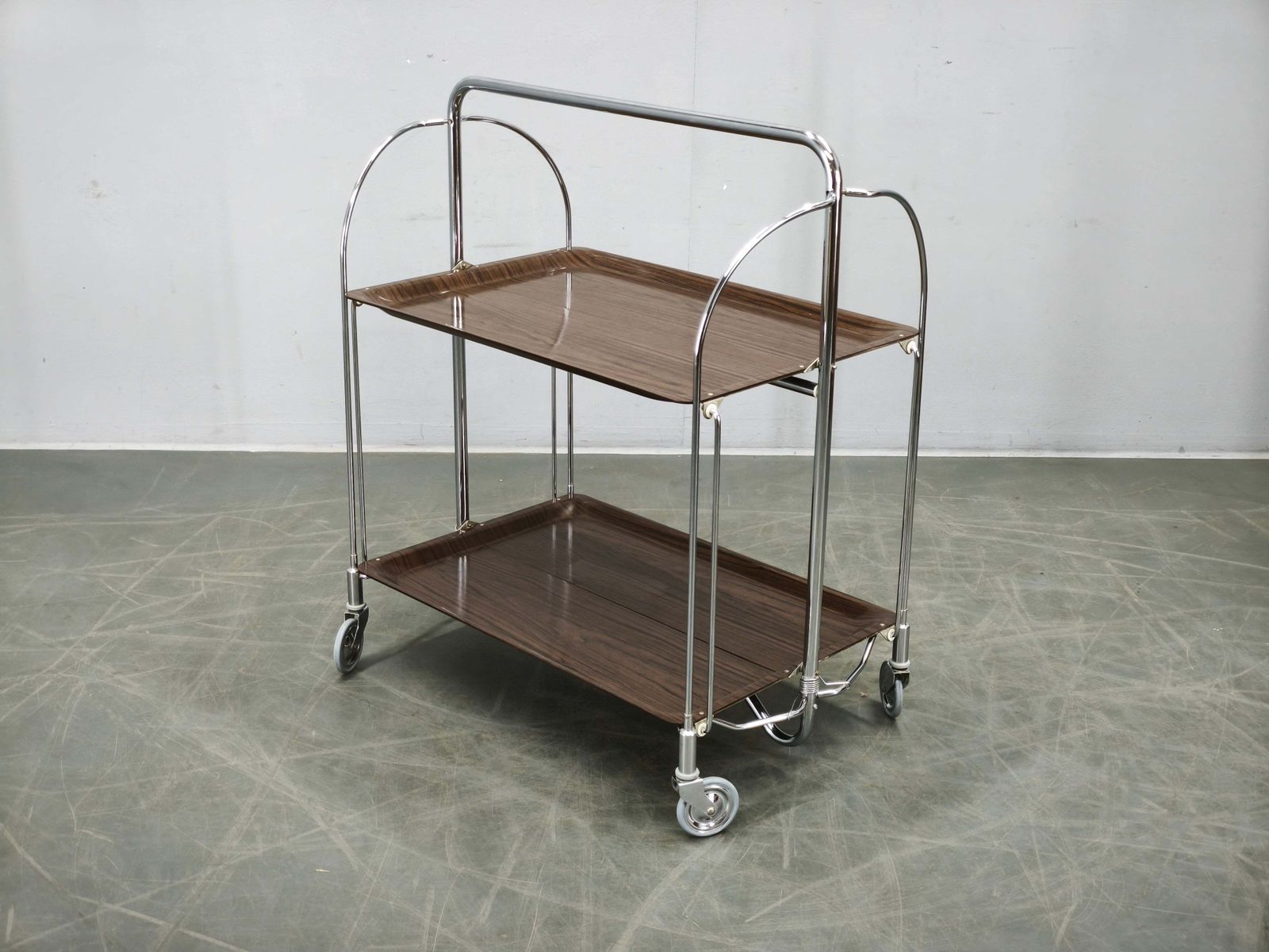 Duitse mid-century opvouwbare chromen serveerwagen, jaren 1960 photo vinterior