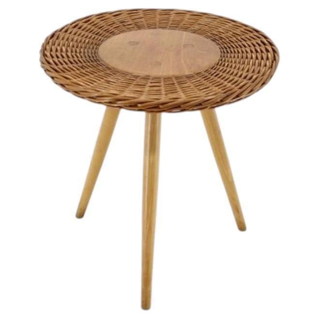 Tsjechische bijzettafel van rotan en hout, jaren 1970, Jan Kalous voor ÚLUV