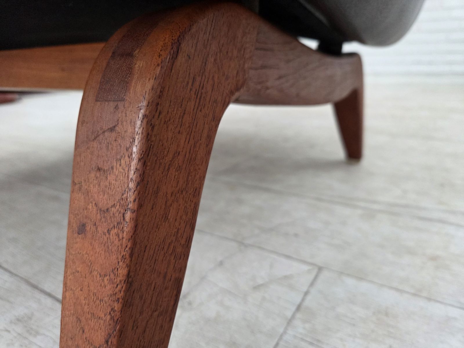 Ca. jaren 1960, Deens design van Illum Wikkelsø, fauteuil, model 110, leer, teak. photo vintage