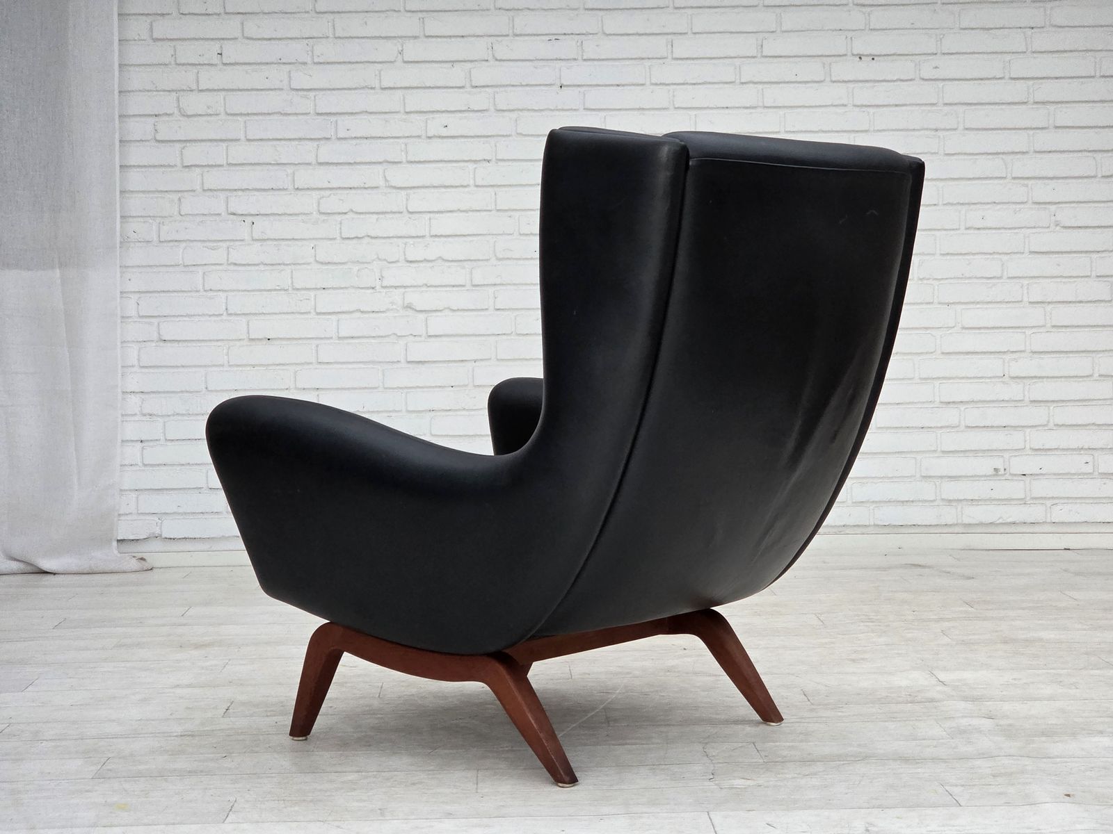 3600.0 Ca. jaren 1960, Deens design van Illum Wikkelsø, fauteuil, model 110, leer, teak. photo