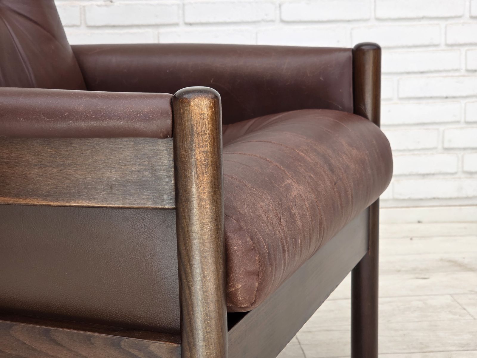 Ca. jaren 1970, Scandinavische fauteuil, meubelsleder, beukenhout. photo Meubels