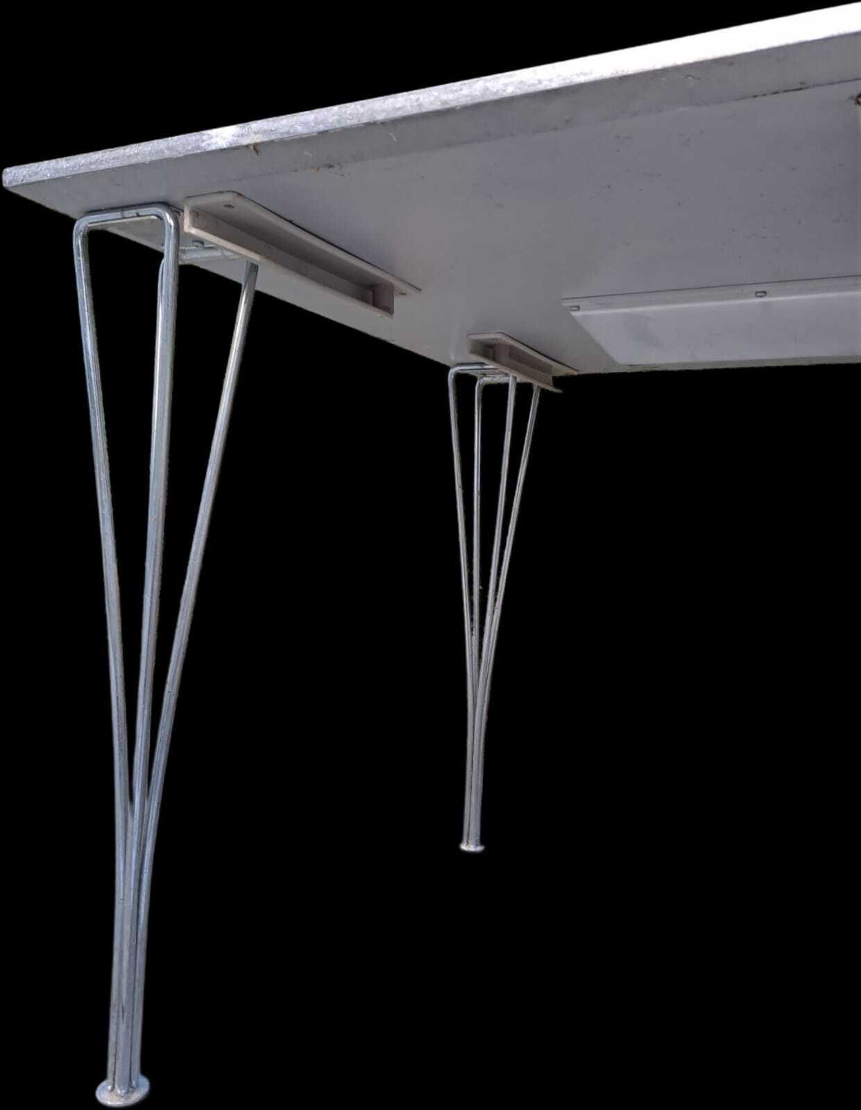 photo furniture Table à manger Fritz Hansen, mid-century danoise, années 1960