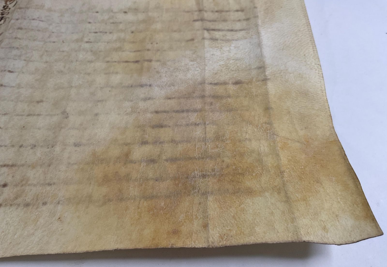 325.0 13e-eeuws middeleeuws perkamentdocument: juridisch manuscript van koning Edward I (perkament van 700+ jaar oud) photo