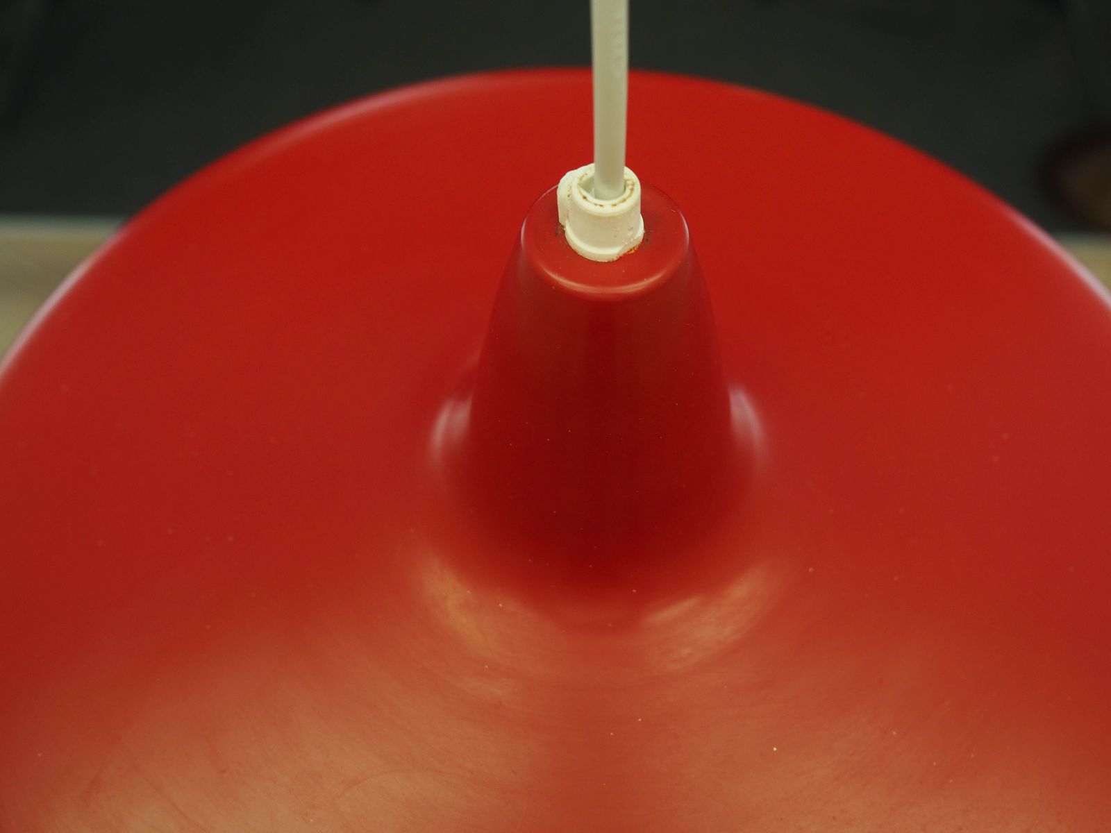 Lampe à suspension industrielle danoise en métal rouge, design scandinave moderne, années 1960 photo buy