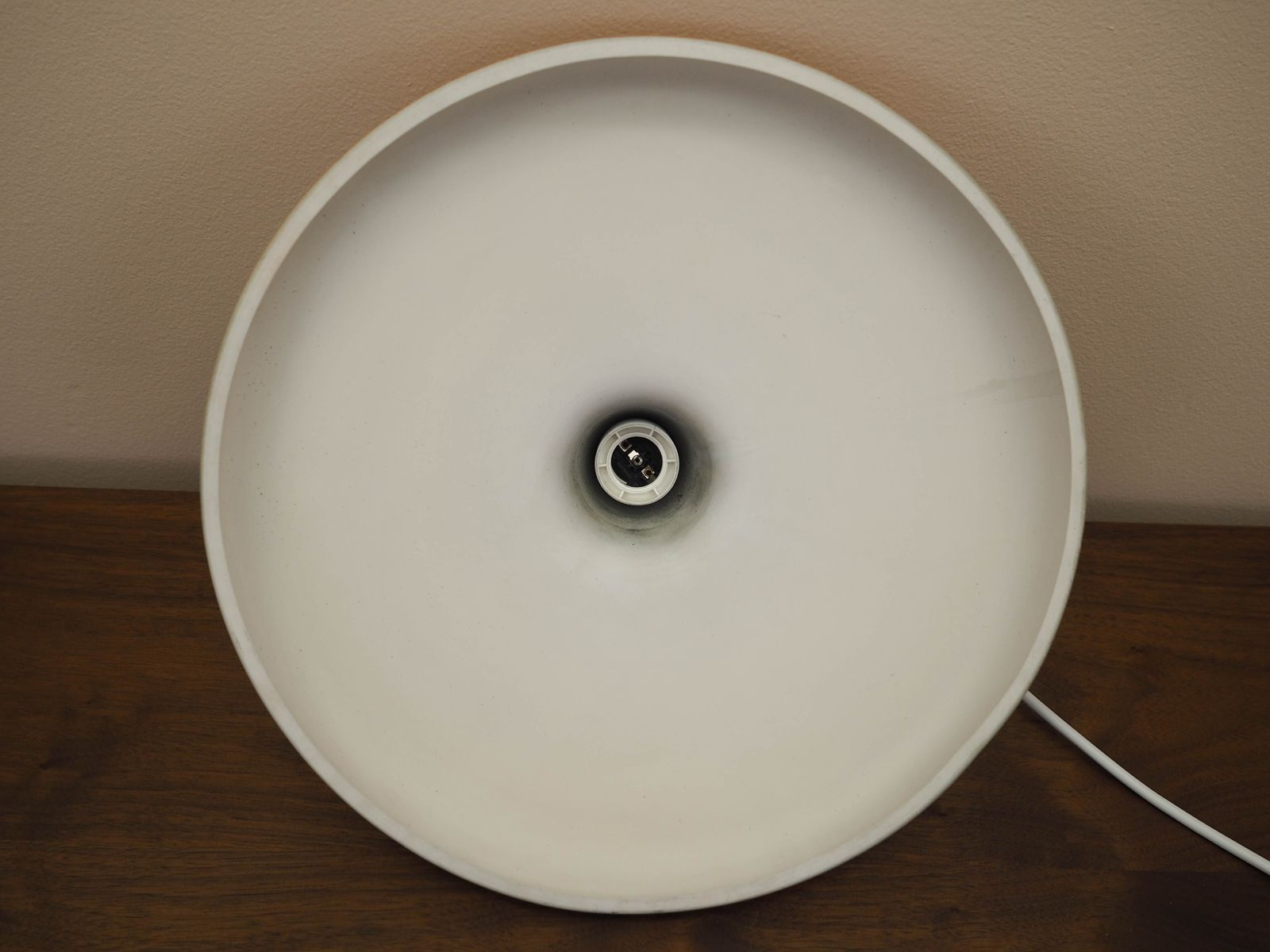 379.0 Lampe à suspension industrielle danoise en métal rouge, design scandinave moderne, années 1960 photo
