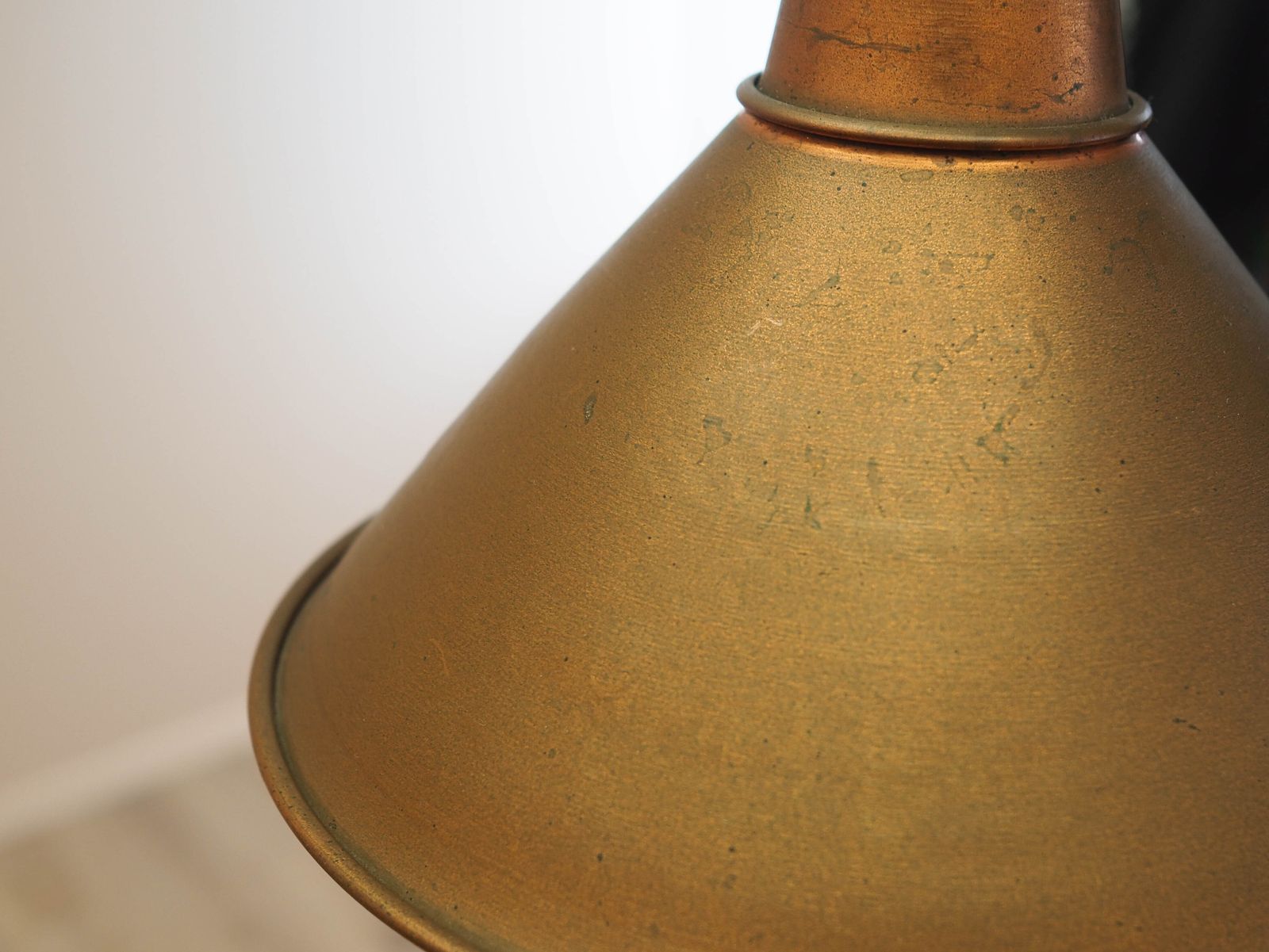 Deense Messing Hanglamp Met Industriële Kegelvormige Kap, Scandinavisch Modern Design, jaren 1960 photo vintage