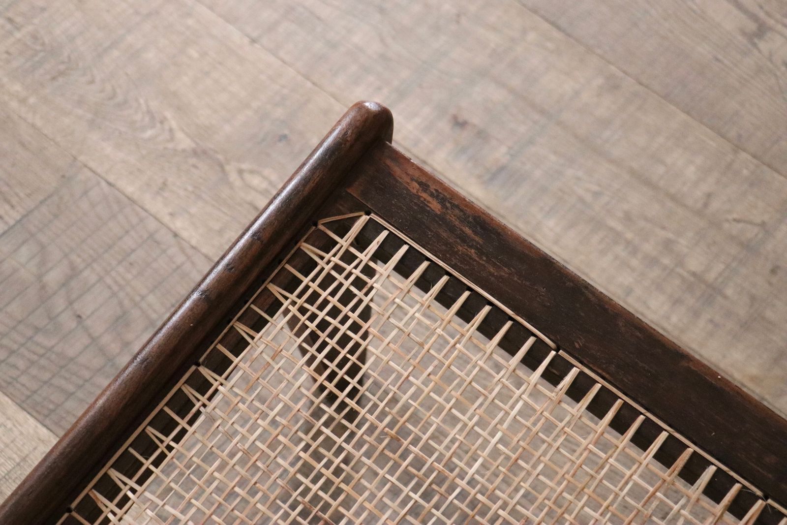 Pierre Jeanneret Kangaroo Chairs Pj Si 59, India, 1955 photo vinterior