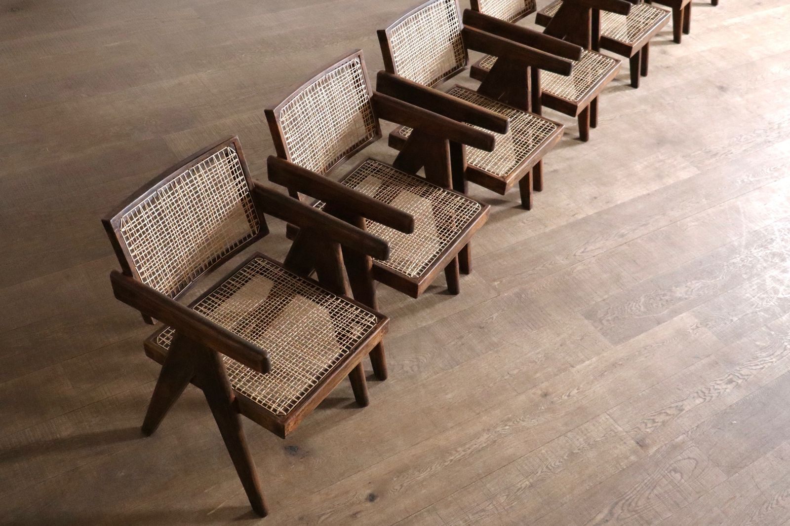 Meubels Set van 8 Pierre Jeanneret Office Cane Chairs, India ca. jaren 1950 photo