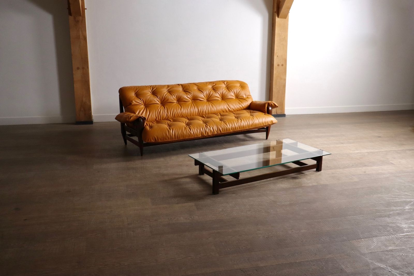photo buy Jean Gillon Rodeio Sofa voor Italma Wood Art, Brazilië, 1965