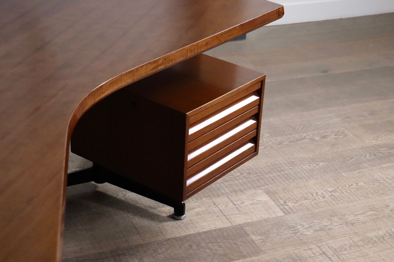 Osvaldo Borsani T96 Boomerang Desk voor Tecno, Italië, 1956 photo vintage