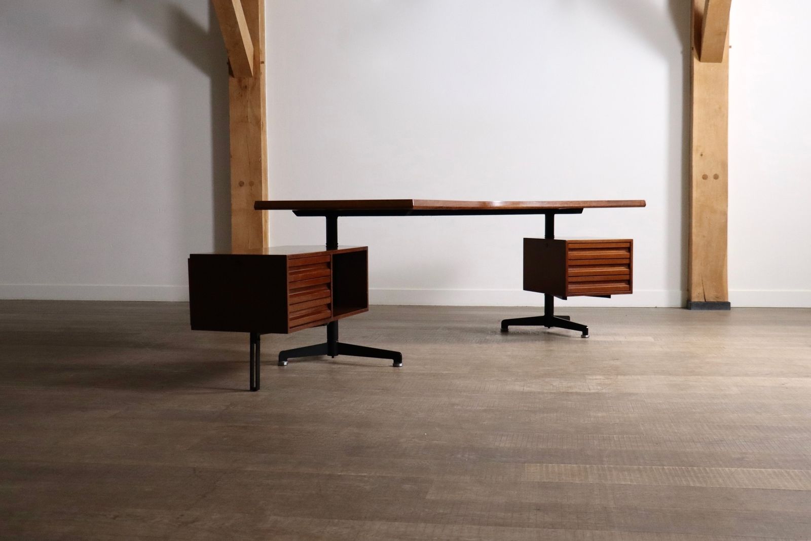 photo for sale Osvaldo Borsani T96 Boomerang Desk voor Tecno, Italië, 1956