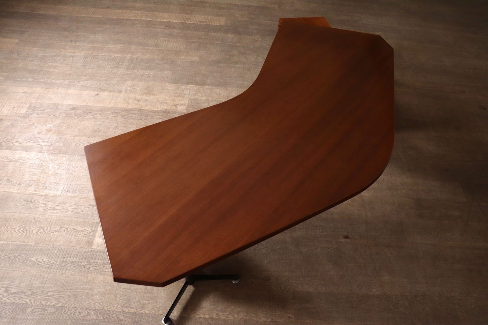 Meubels Osvaldo Borsani T96 Boomerang Desk voor Tecno, Italië, 1956 photo