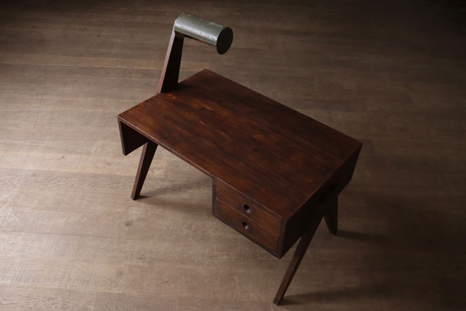 Pierre Jeanneret Bureau met Geïntegreerde Lamp, Chandigarh, jaren 1950 photo furniture