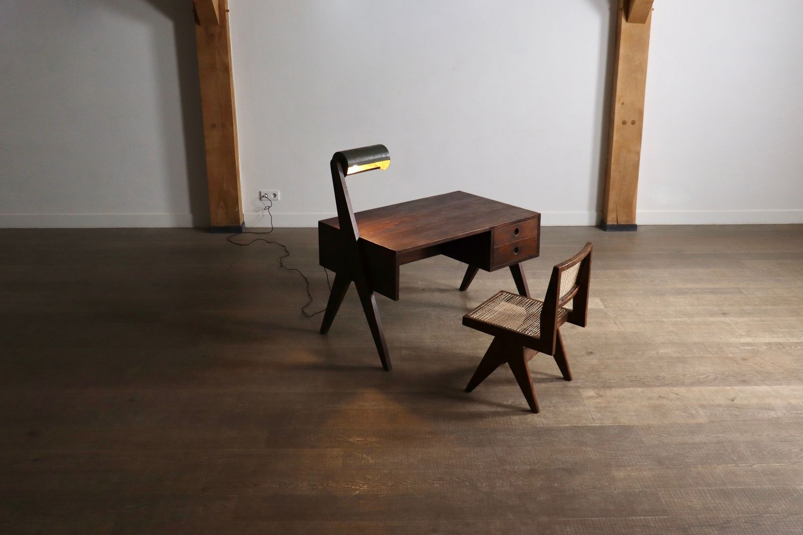 Pierre Jeanneret Bureau met Geïntegreerde Lamp, Chandigarh, jaren 1950 photo for sale