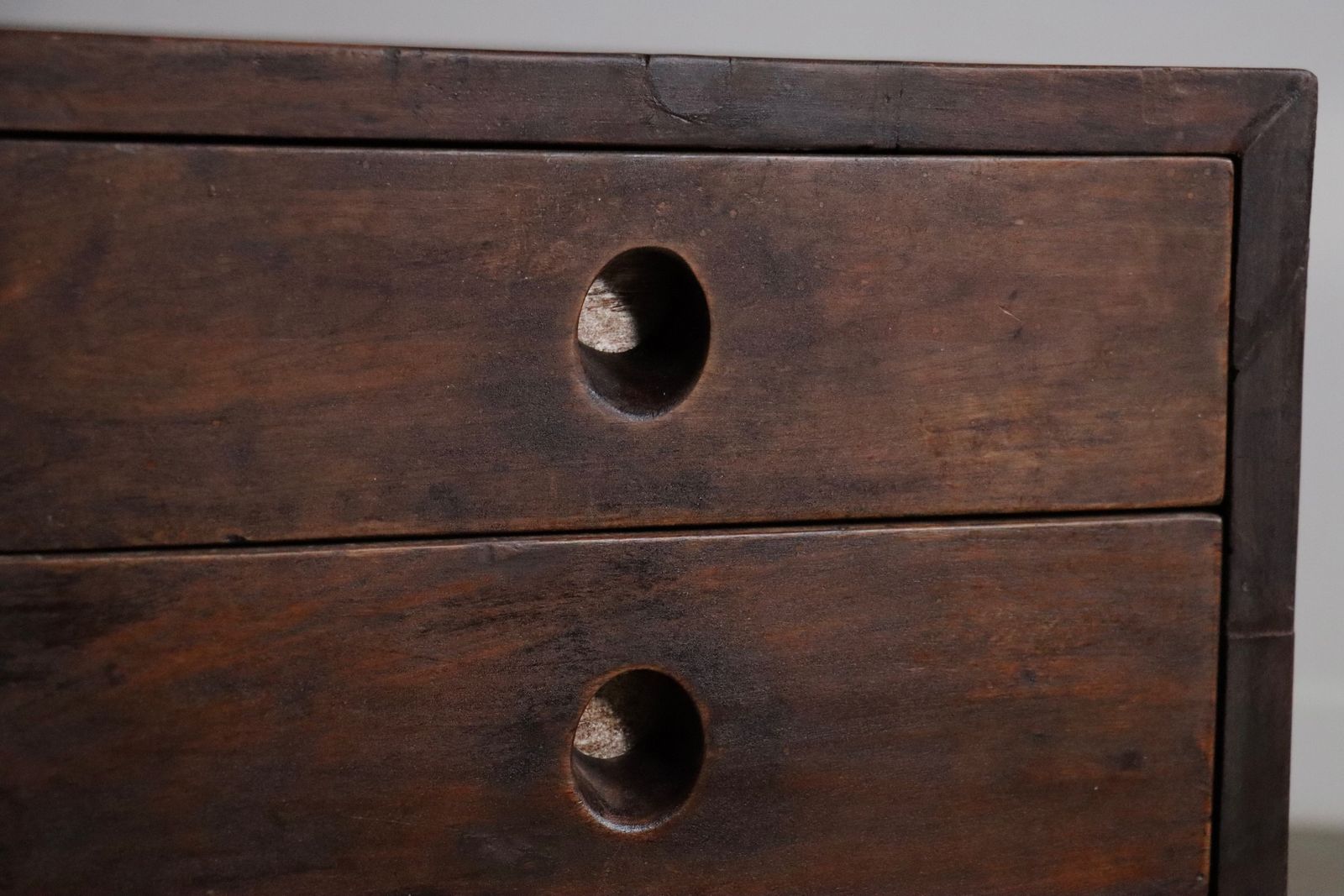 photo for sale Pierre Jeanneret Bureau met Geïntegreerde Lamp, Chandigarh, jaren 1950