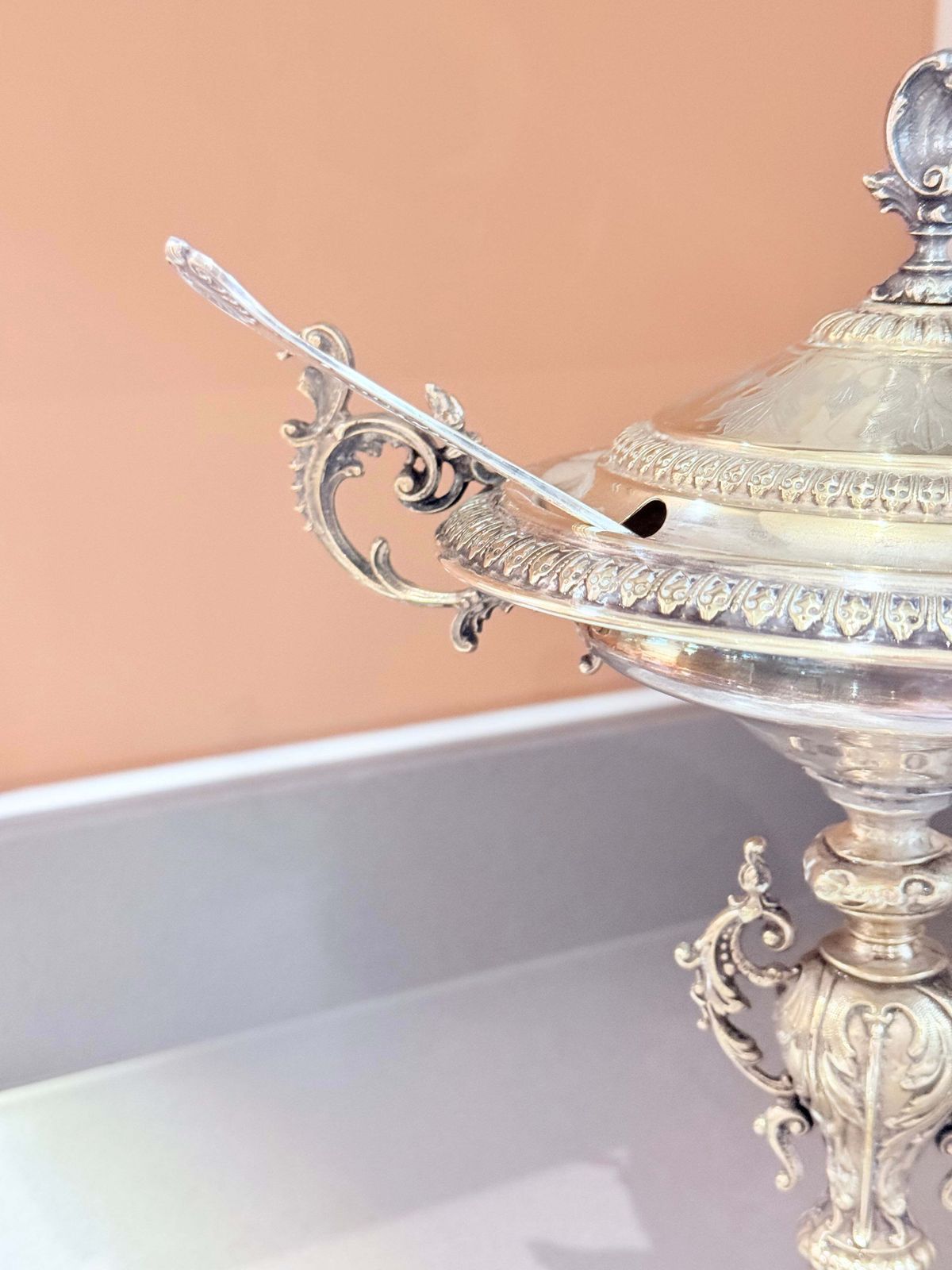 photo vintage Coupe d'époque en argent, saupoudroir à sucre en métal argenté suédois avec cuillère, Östberg