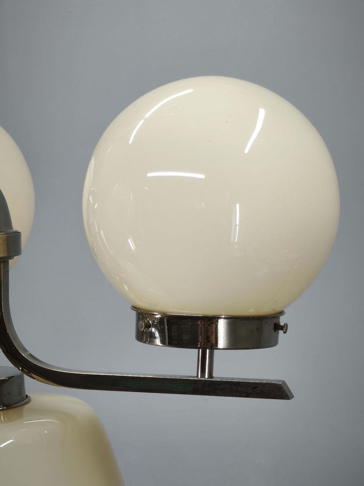 Verlichting Art Deco hanglamp van crèmekleurig glas en chroom, jaren 1930, Tsjecho-Slowakije photo