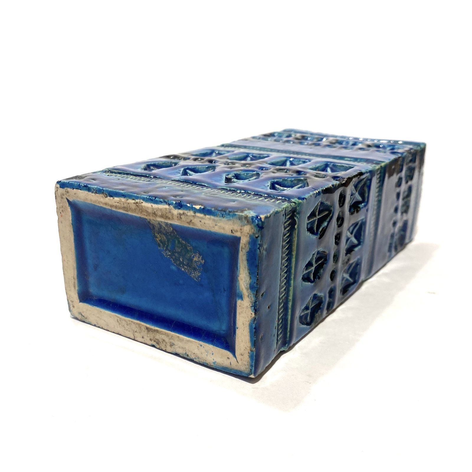 photo furniture Bitossi Ceramiche Rimini Blu Brick Vase van Aldo Londi, Italiaans aardewerk ca. jaren 1960