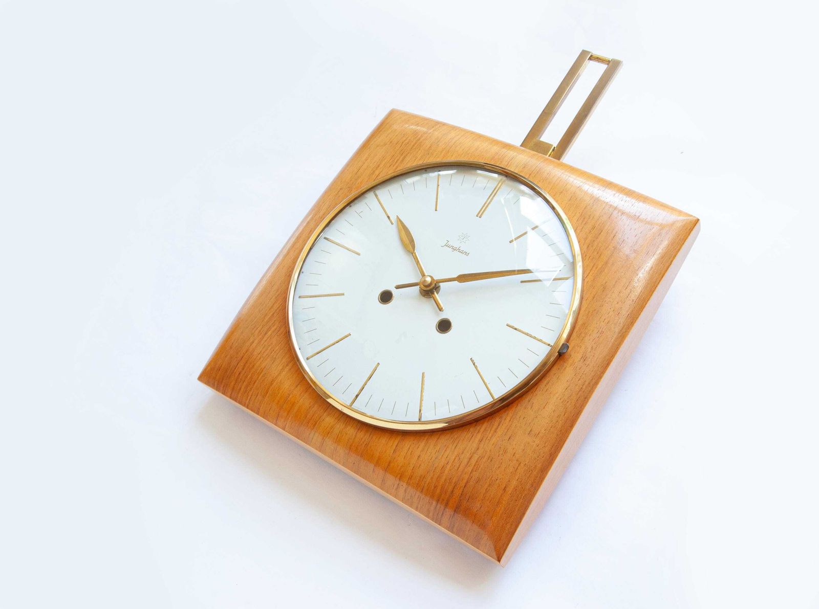 Junghans mid-century wandklok jaren 1950, modernisme, art deco, Bauhaus-stijl, Duitsland, messing, Exacta photo furniture