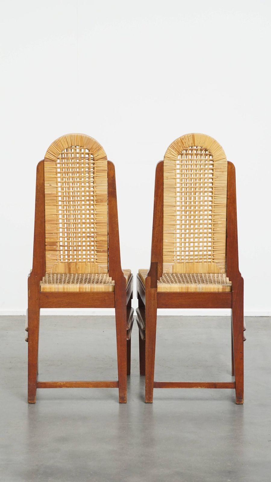 Vintage set van zes art deco design eetkamerstoelen van rotan en hout met afneembare gestoffeerde zittingen. photo 996.0