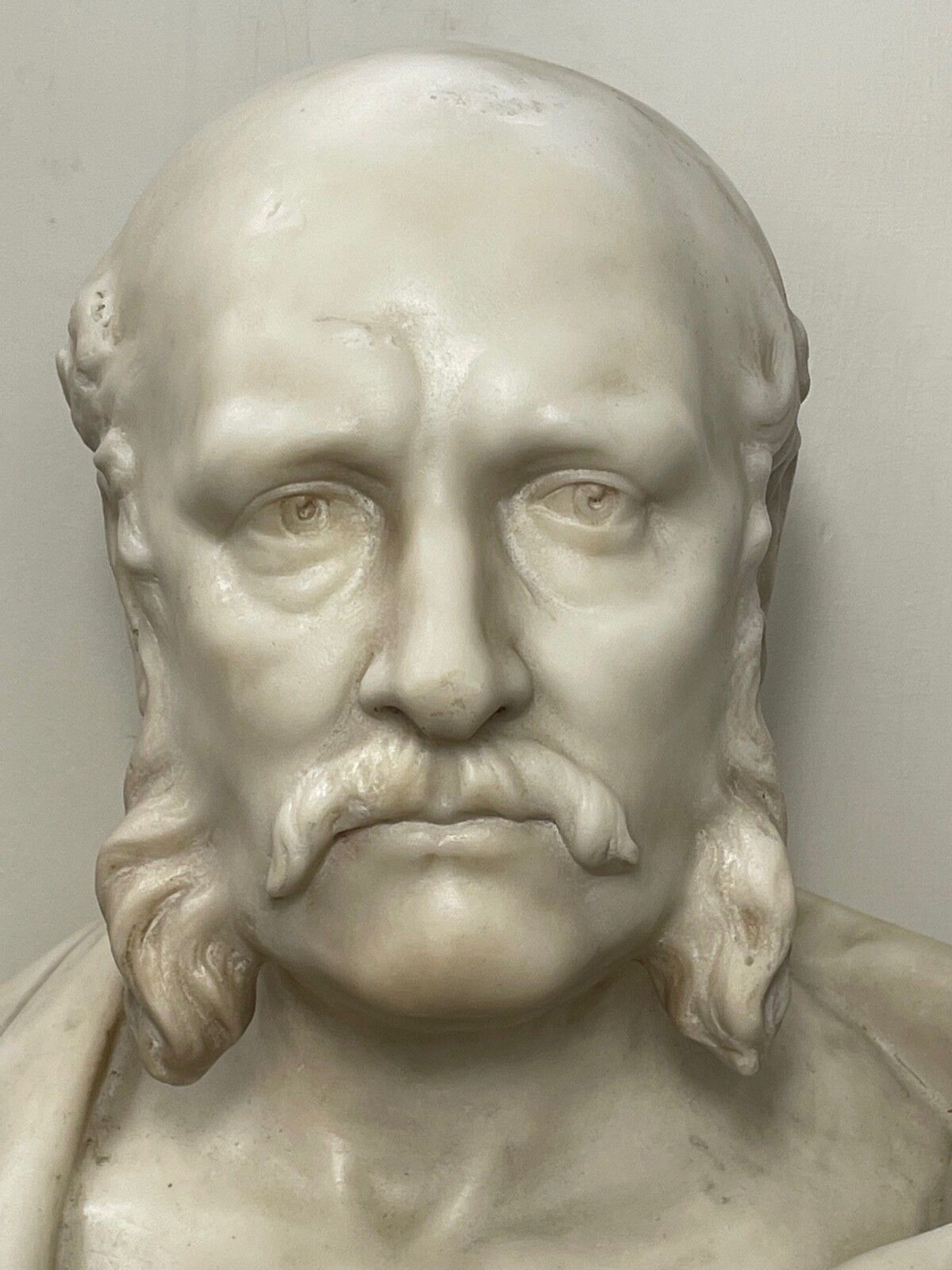 19e-eeuws marmeren borstbeeld van burgemeester James Robert Creighton van Carlisle door Léon Joseph Chavalliaud, ca. 1895 photo vinterior