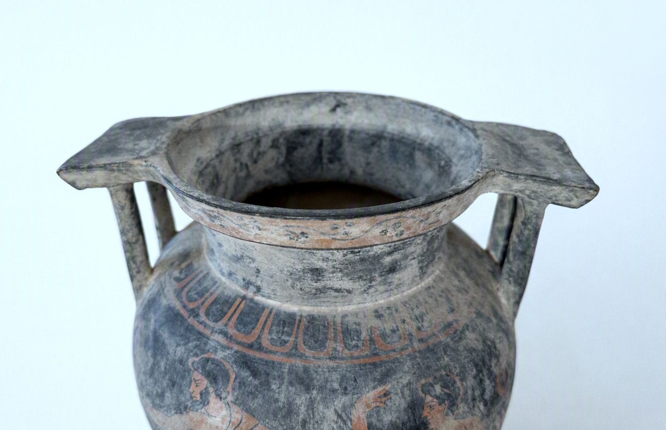 photo furniture Etruskische Column Krater, Roodfiguur, 4e eeuw v.Chr.