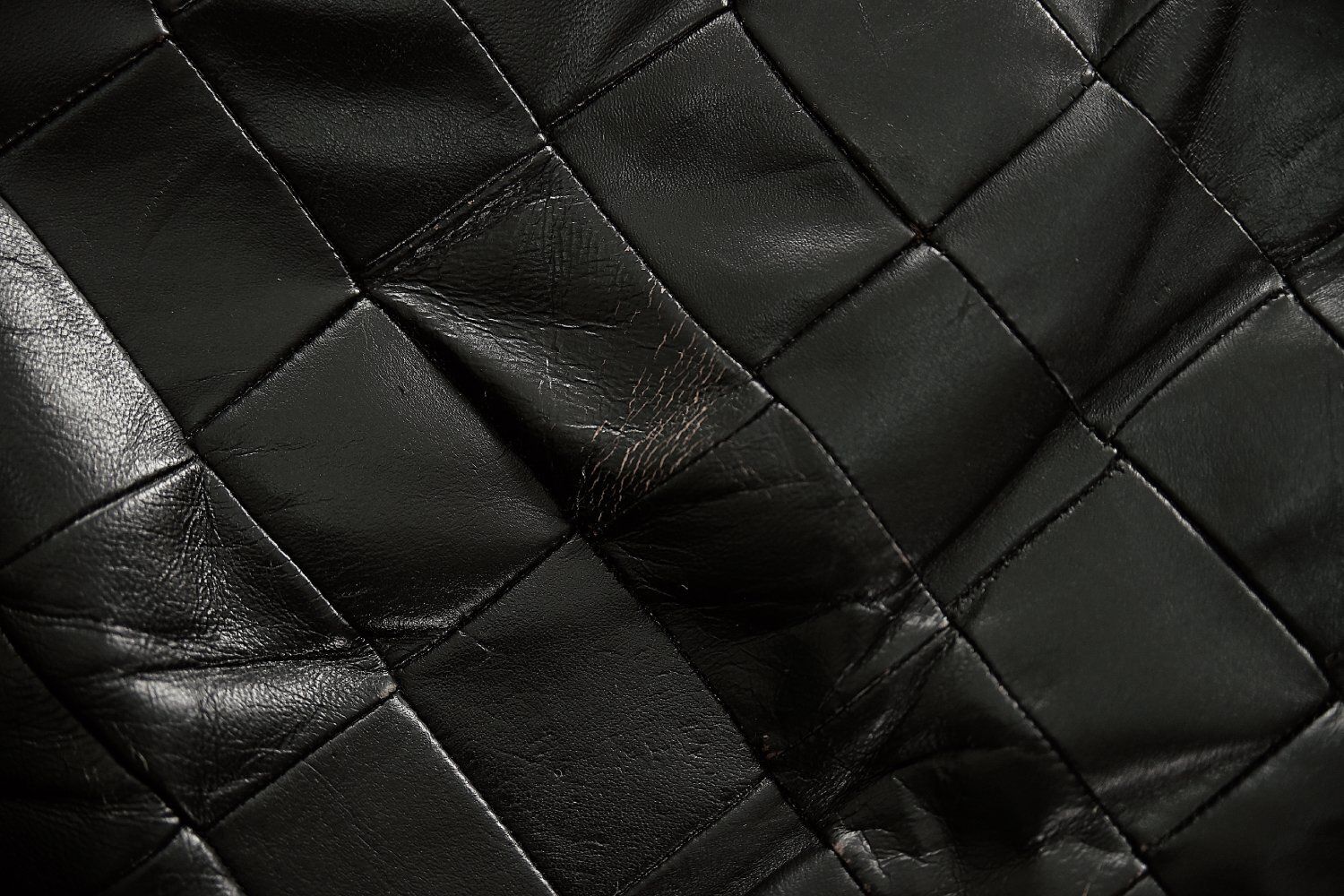photo vinterior Fauteuils lounge mid-century modern scandinaves en cuir patchwork noir, IKEA, années 1980, lot de 2