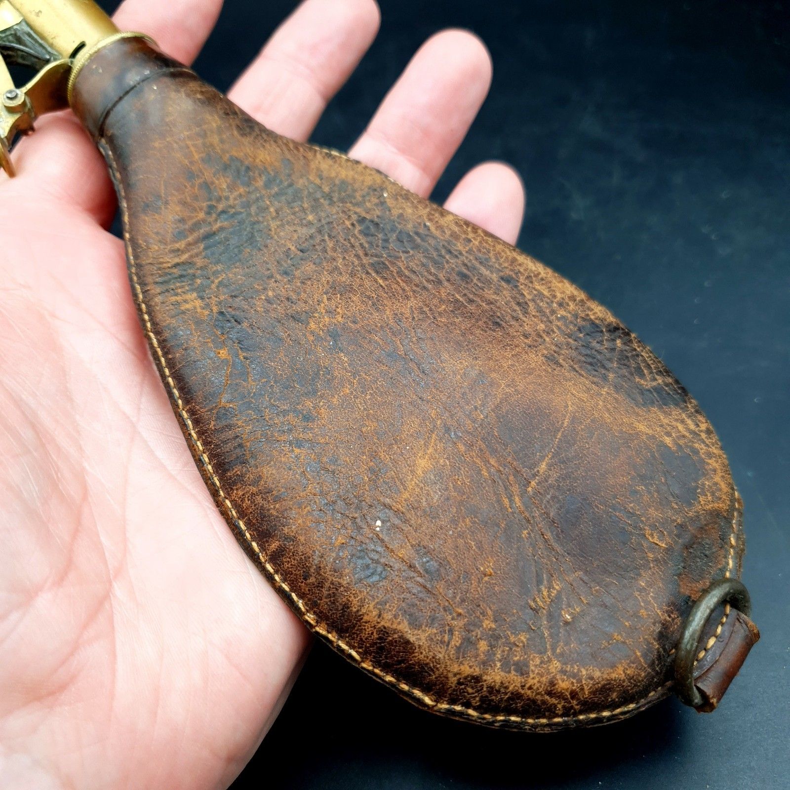 80.0 Antiek Victoriaans leren hagelflesje W Bartram & Co messing jacht schietsport ca. 1870 photo