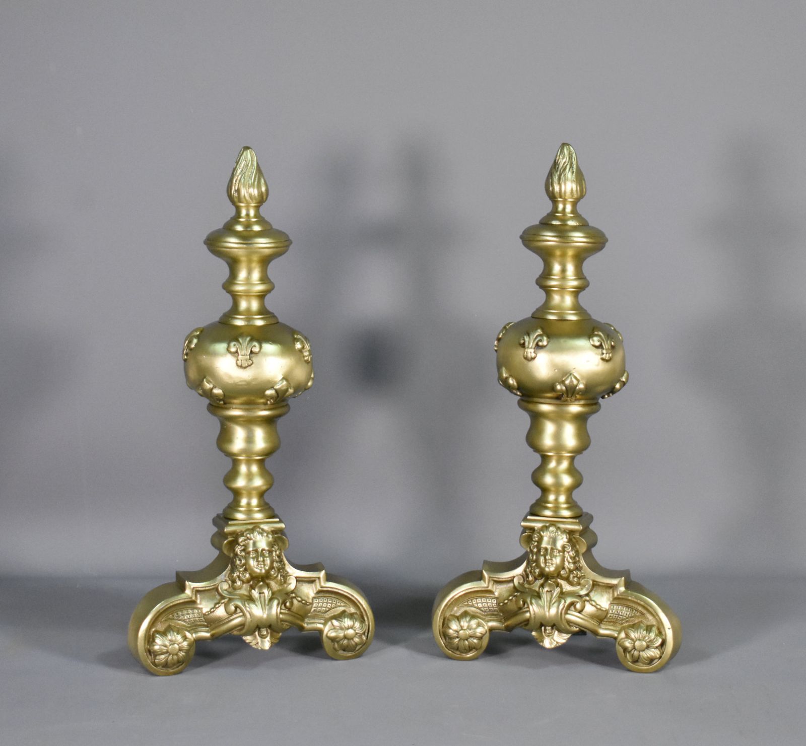 Paire de chenets français en bronze Napoléon III, début du XIXe siècle