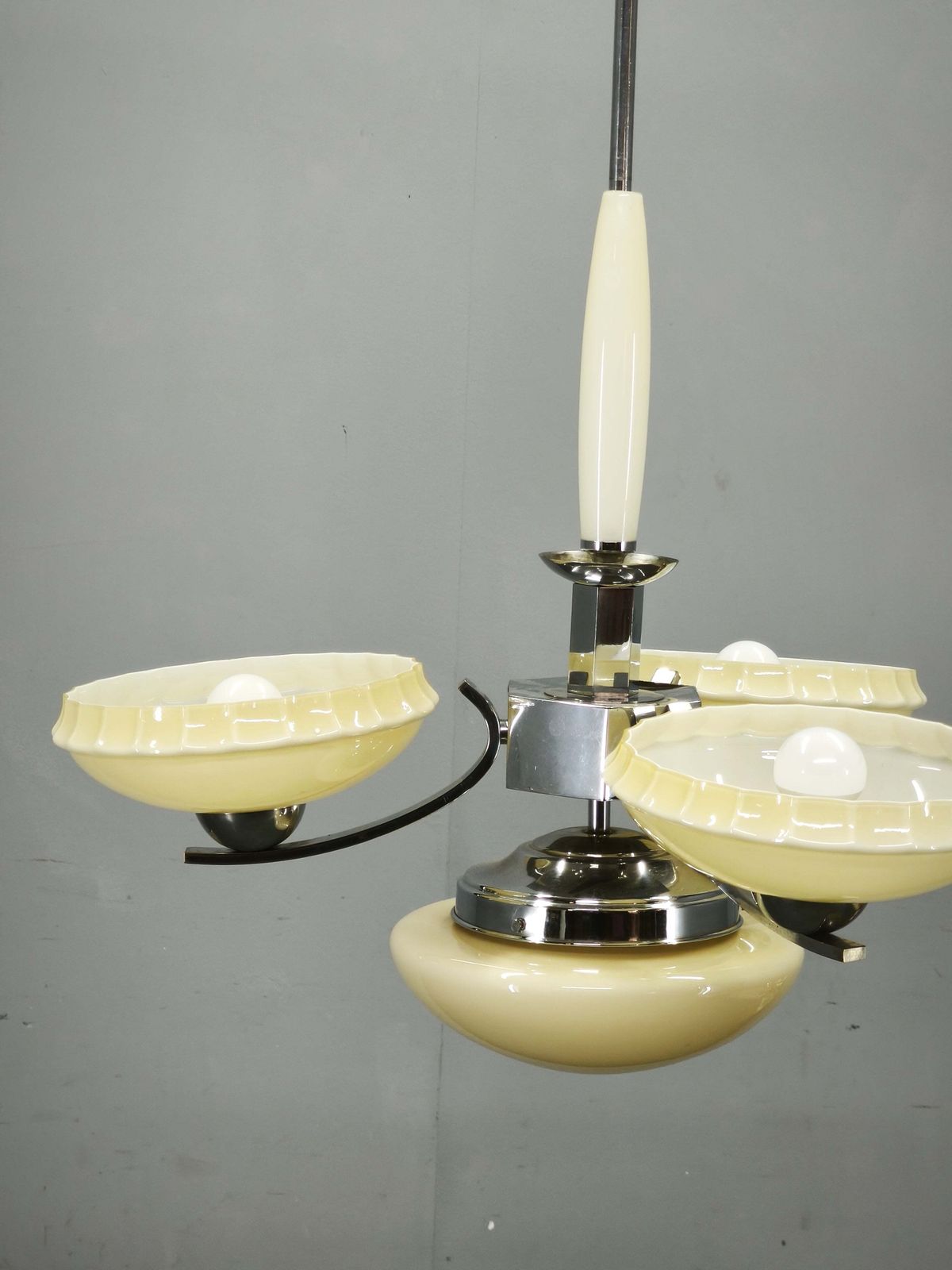 Art Deco Kroonluchter van Chroom en Champagnekleurig Glas, Tsjecho-Slowakije, jaren 1930 photo vintage