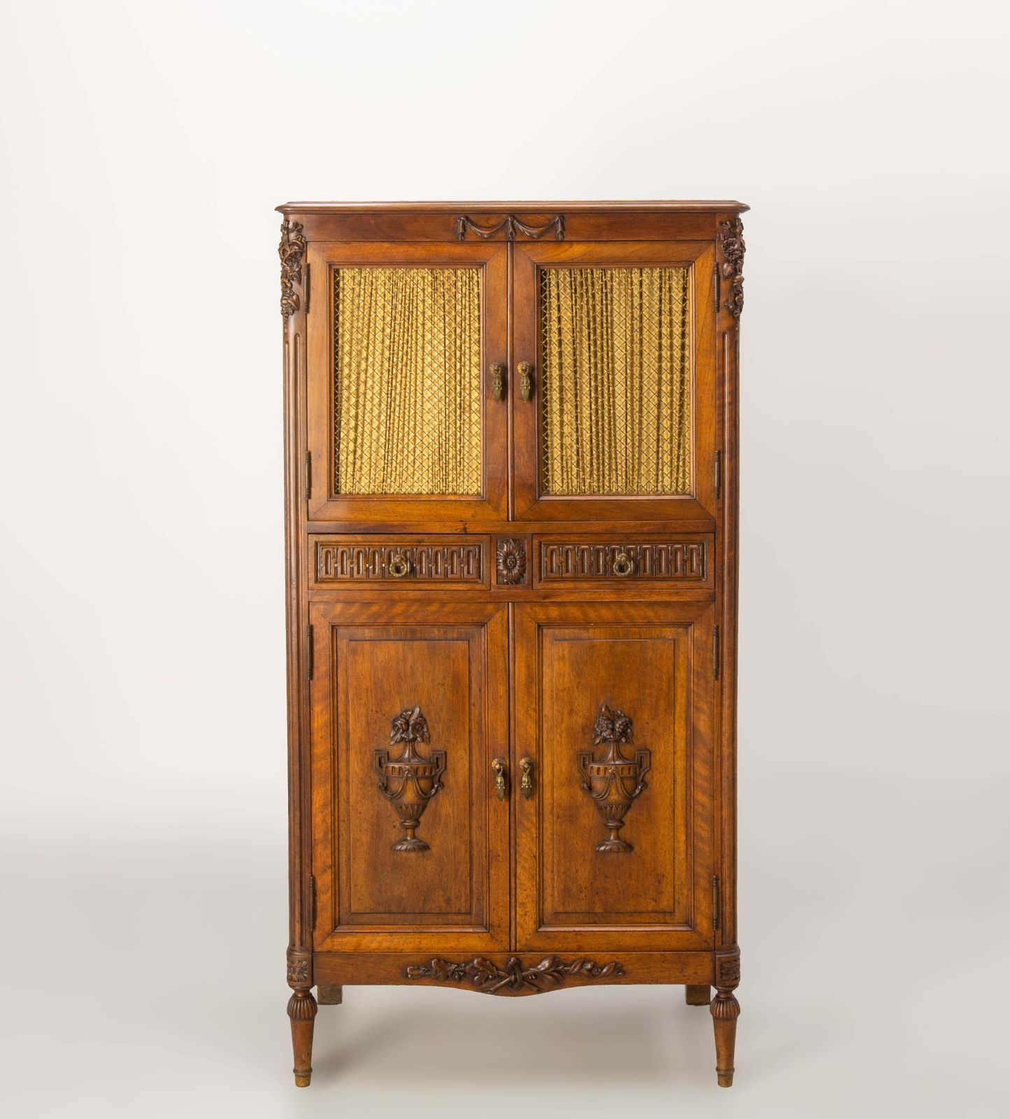 Petite bibliothèque de style Louis XVI en noyer et laiton ajouré, vers 1900 photo for sale