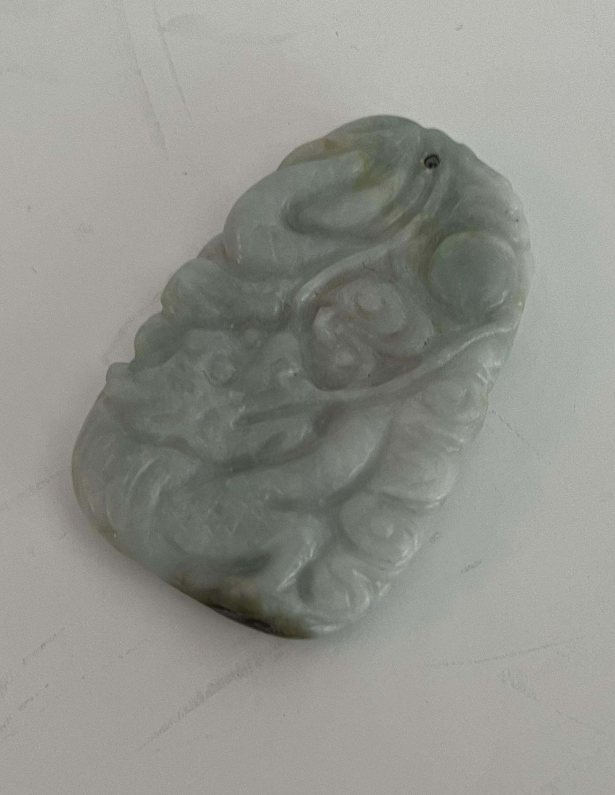 19e-eeuwse Chinese jadeïet nefriet hanger met draak en vogel, handgesneden photo 270.0