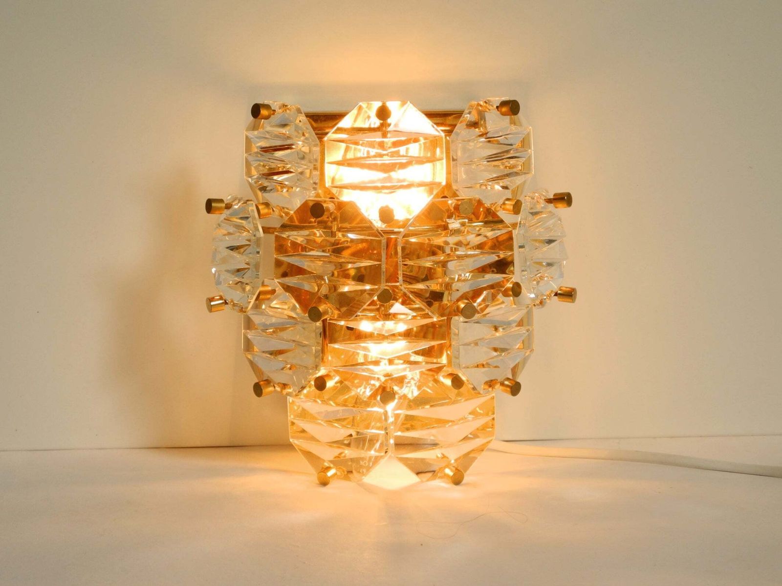 Kinkeldey Kristalglazen en Messing Wandlamp uit de jaren 1960 photo buy
