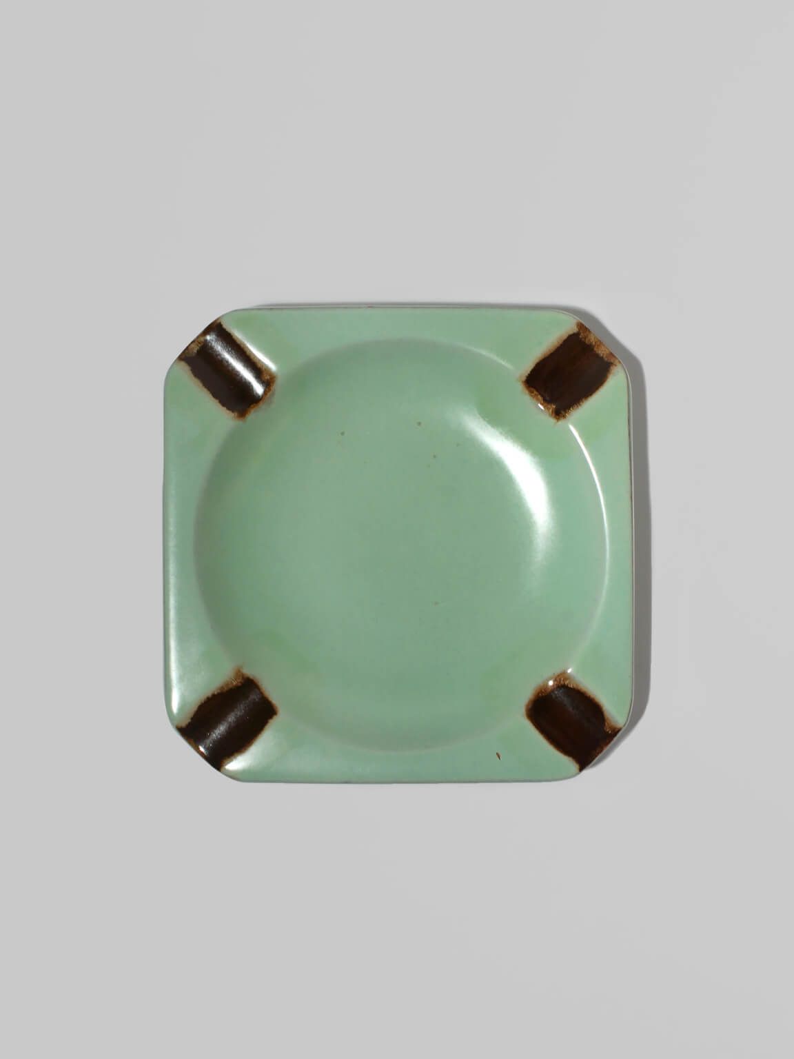 Harald Östergren art deco mintgroene keramieken asbak, voor Upsala Ekeby, jaren 1930