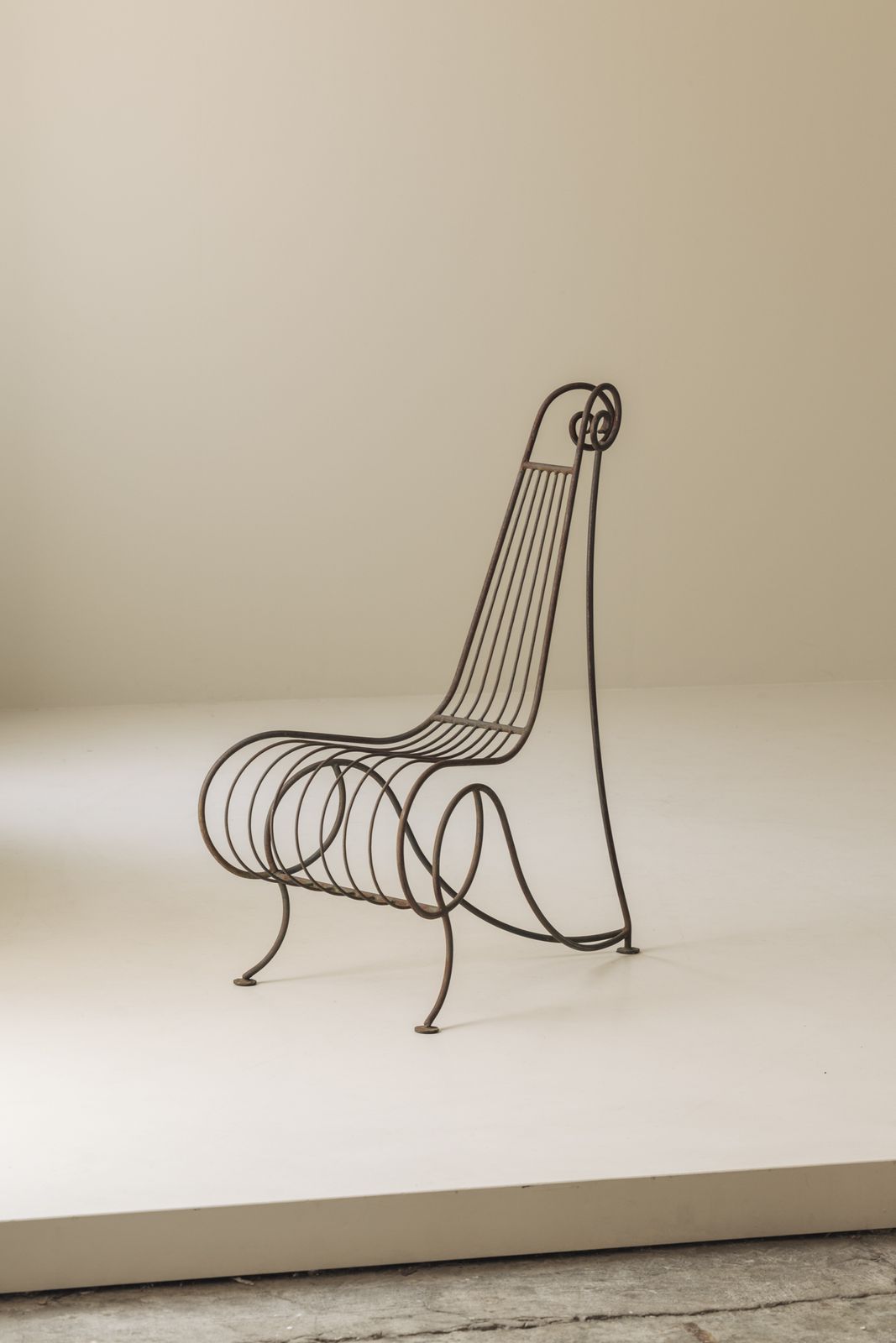 photo furniture Smeedijzeren stoel toegeschreven aan André Dubreuil, Frankrijk, ca. 1986