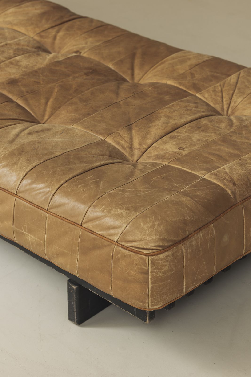 Cognackleurige DS 80 Daybed van De Sede met Rijke Patina, Zwitserland ca. jaren 1970 photo 7400.0