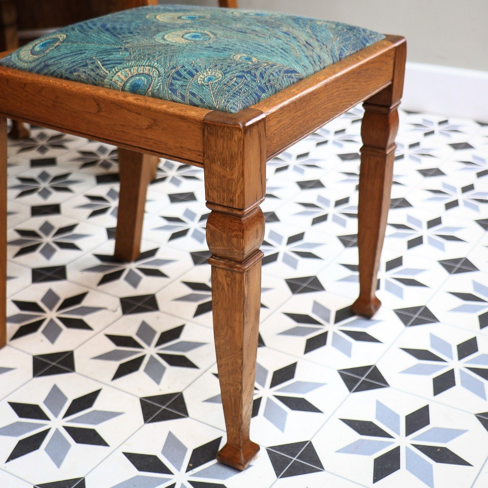 photo vintage Arts And Crafts Dining Table And Liberty Chairs In Solid Oak With Liberty Fabric