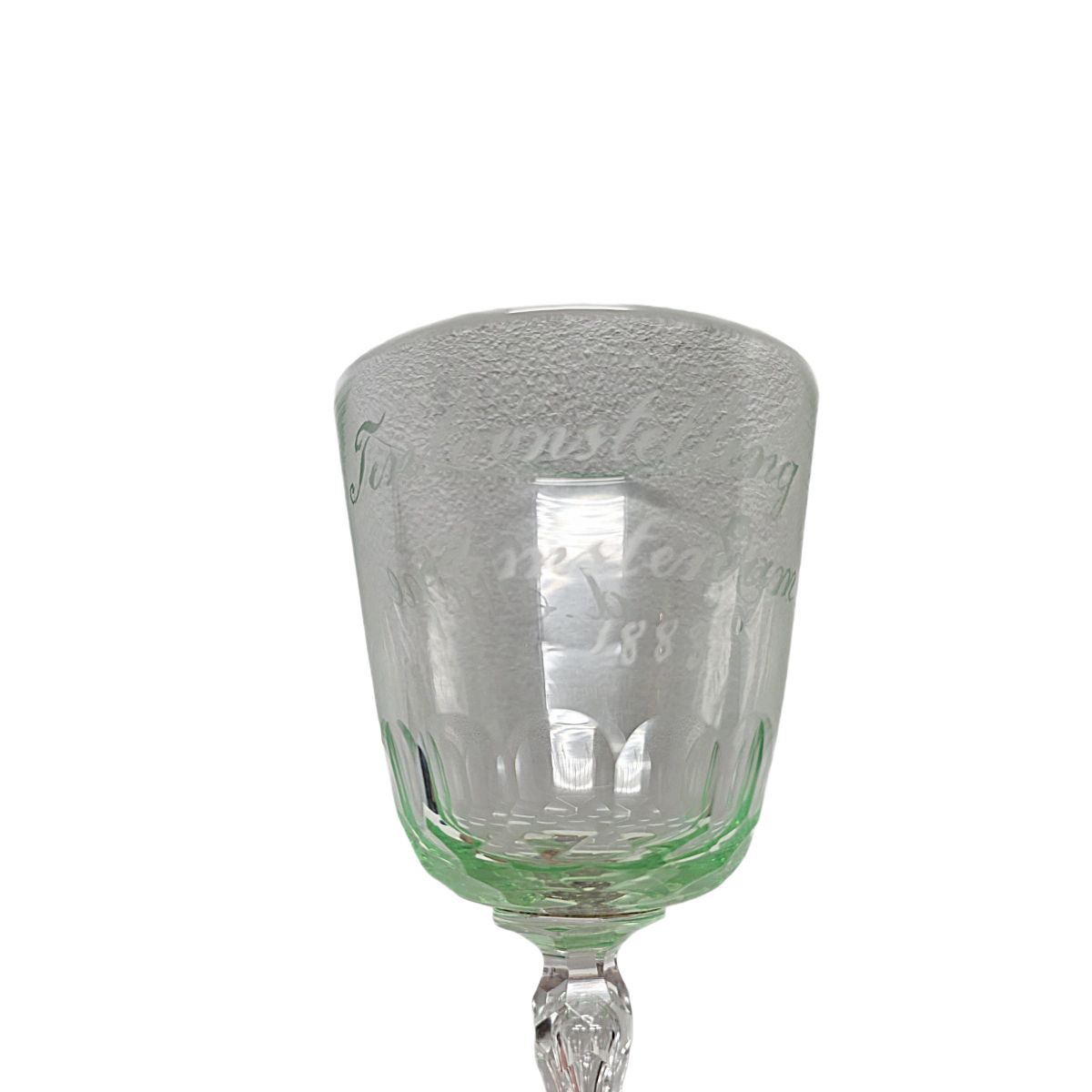 Antiek kristallen uraniumwijnglas, uit 1883 photo Woonaccessoires