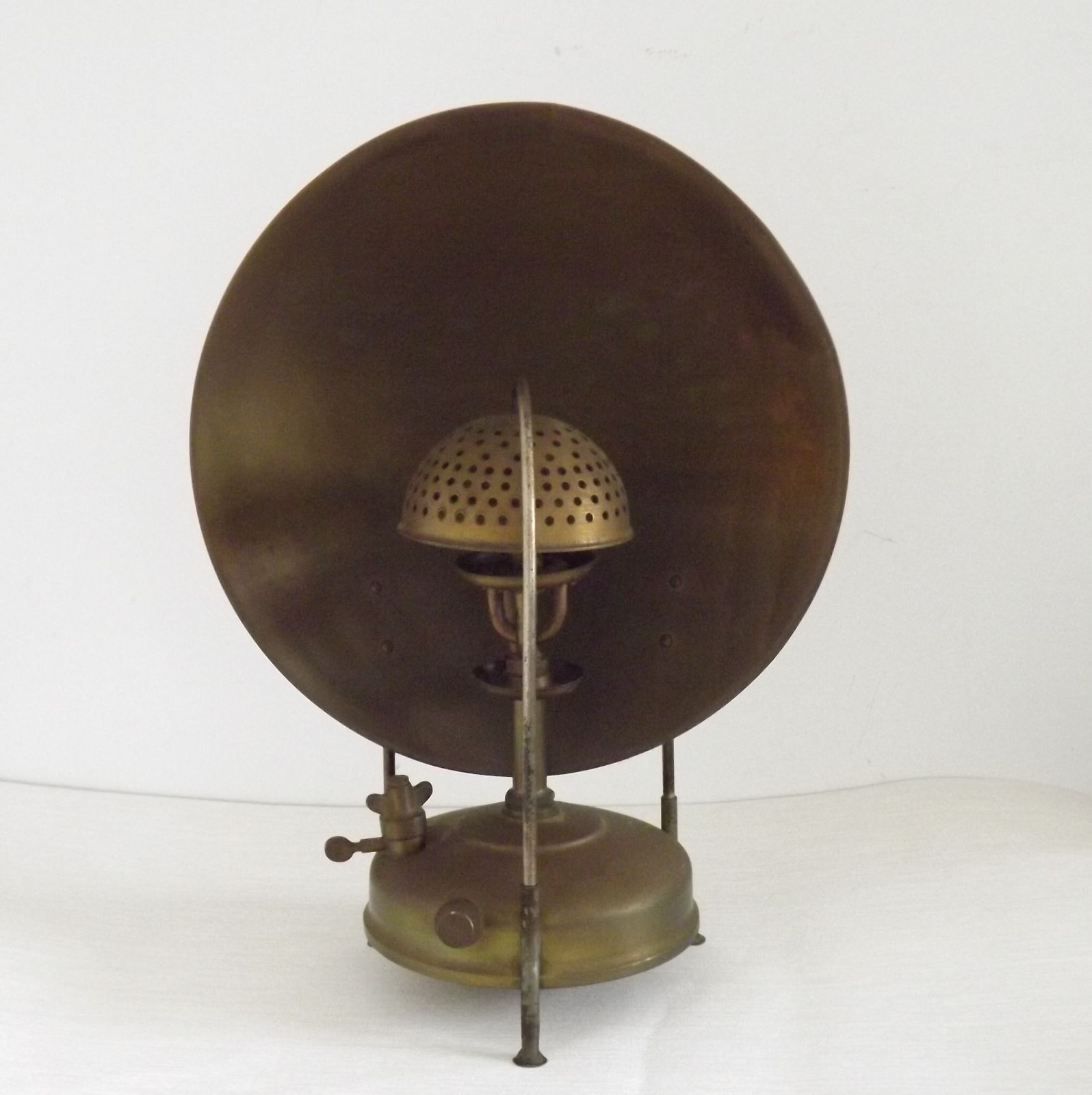 Appareil de chauffage Svea No. 25 en laiton d'époque, par Max Sievert, Suède photo furniture